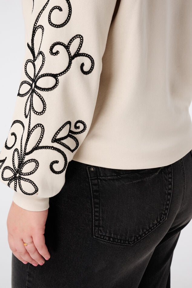 Jersey con detalles bordados image number 6