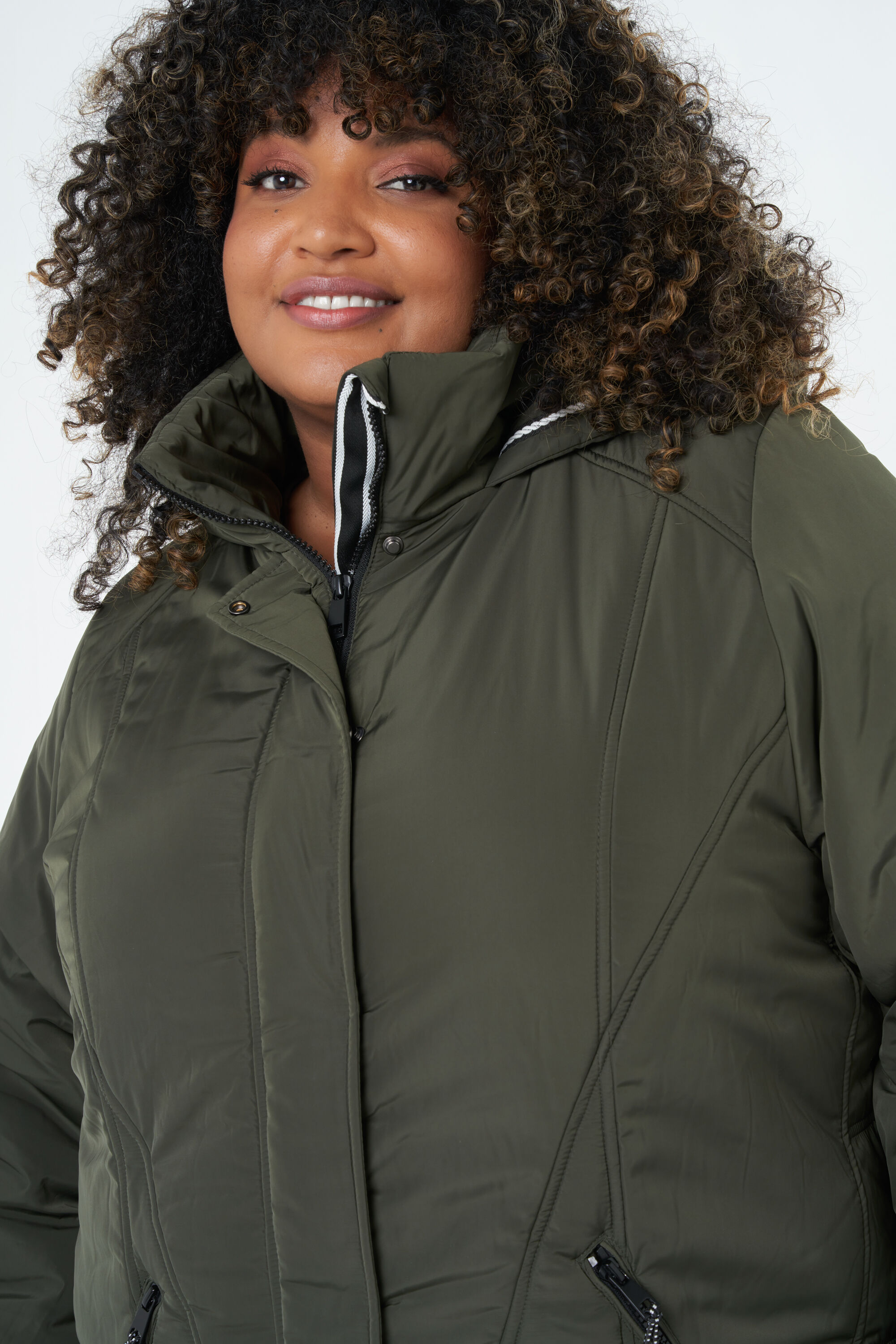 Chaqueta acolchada con capucha image number 5