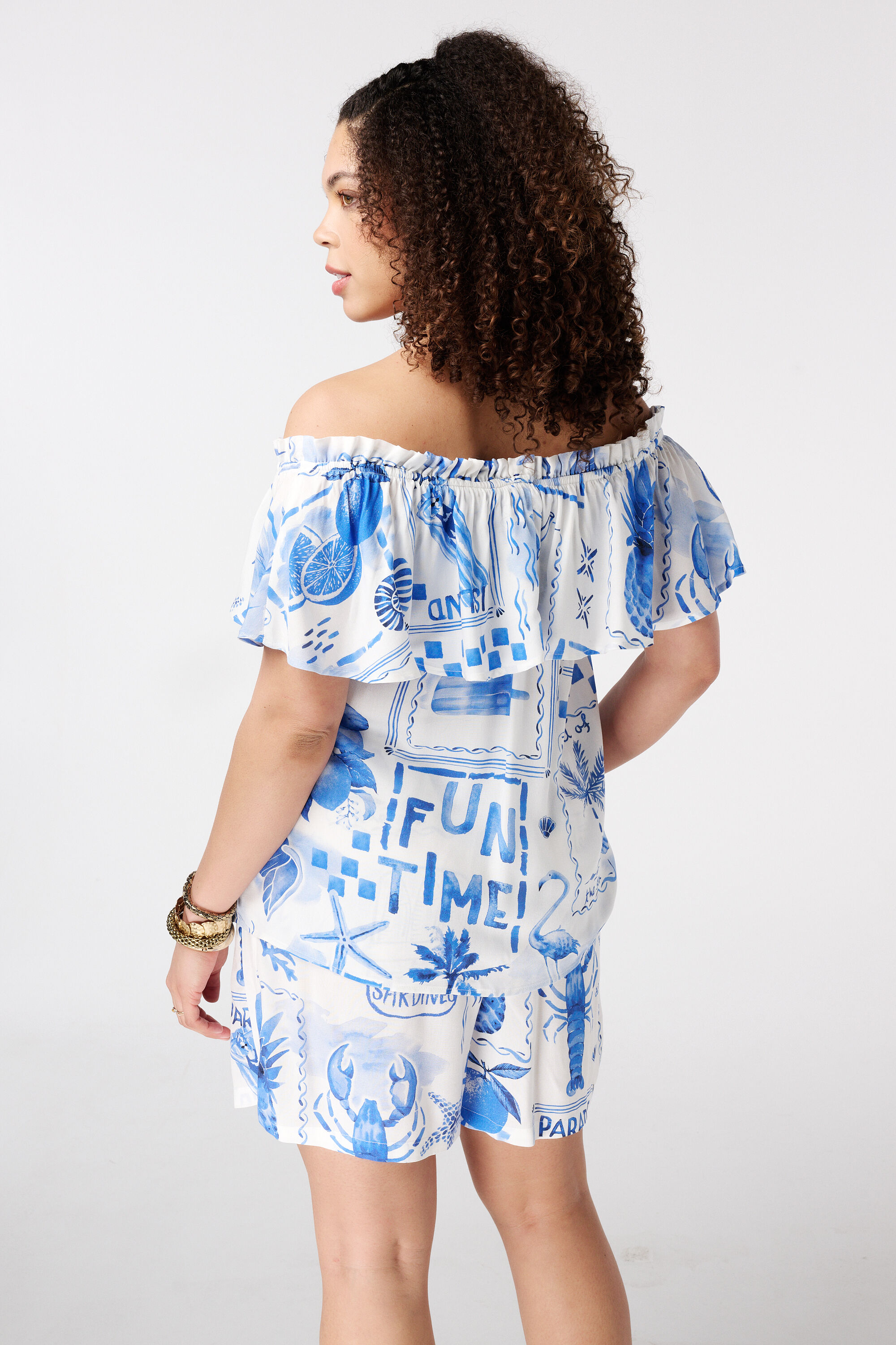 Blusa con hombros descubiertos image number 3