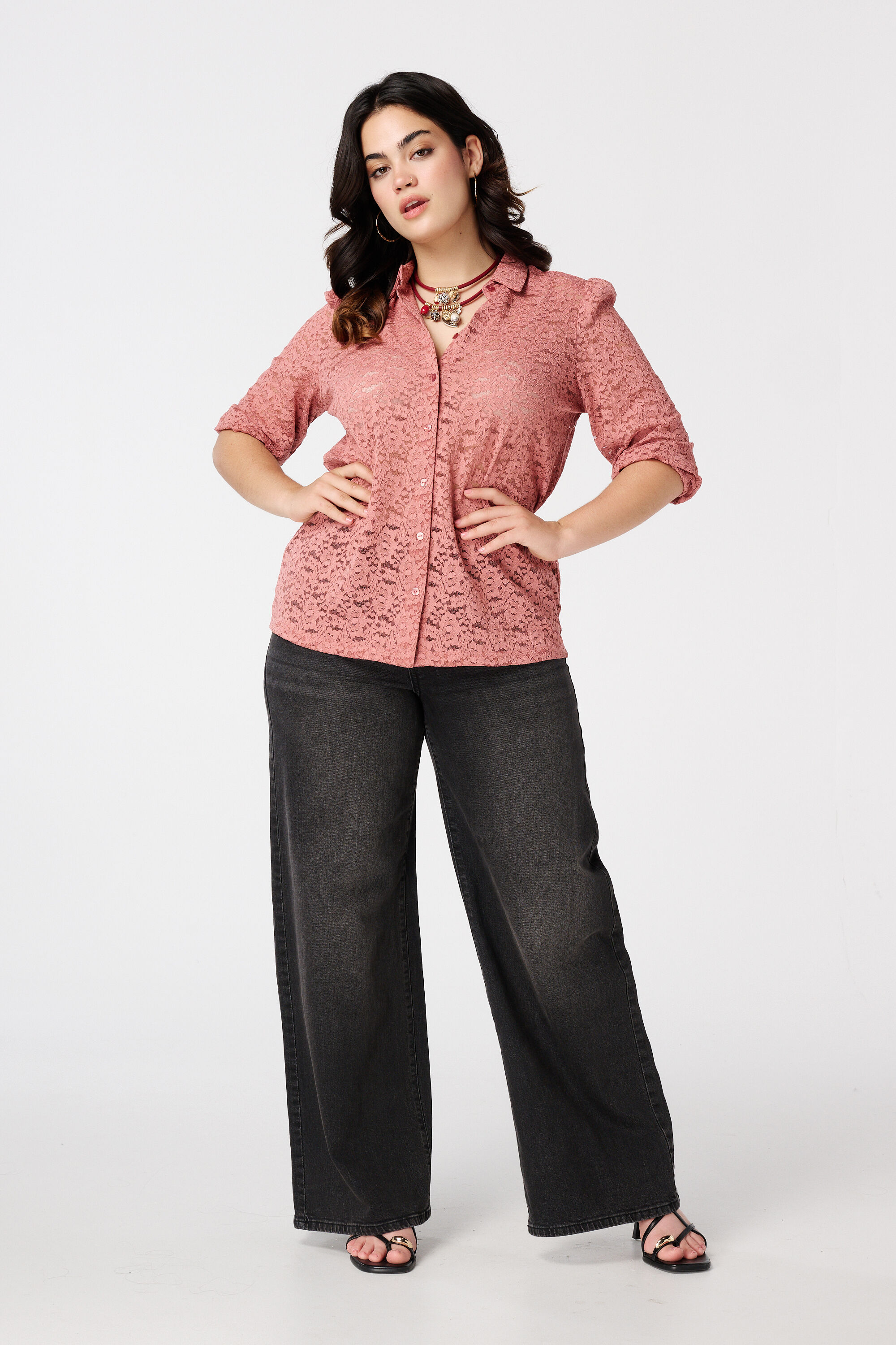 Blusa con encaje image number 5