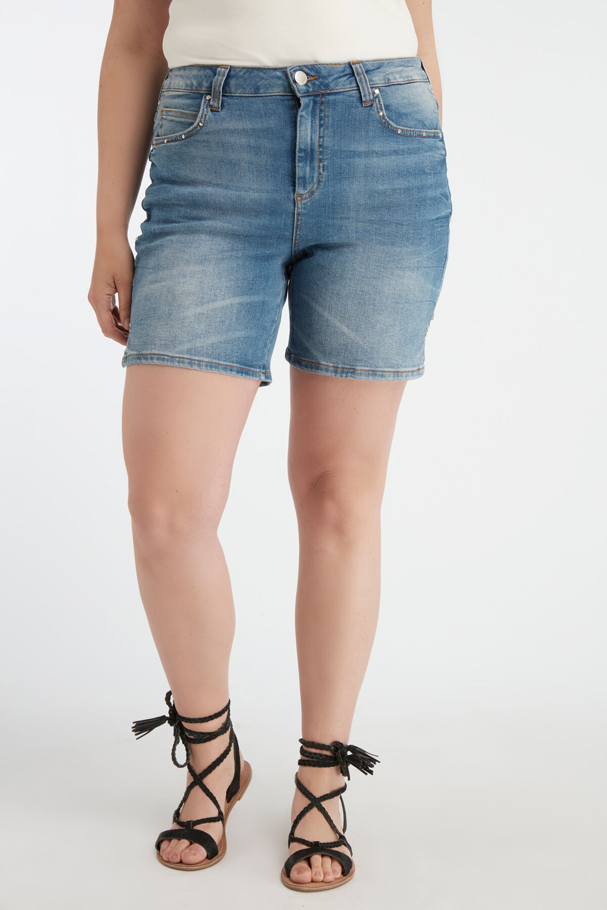 Shorts con tachuelas image number 3