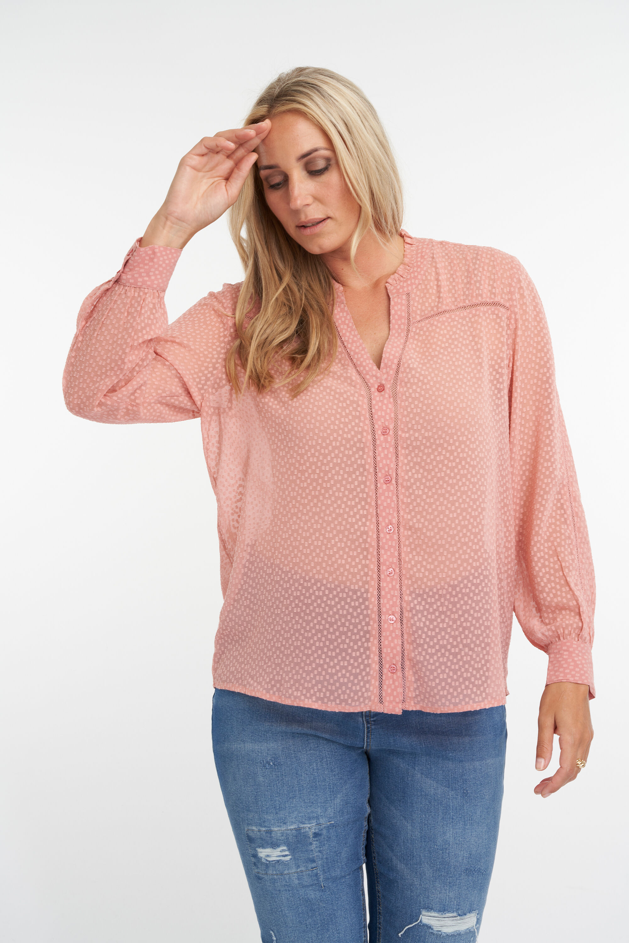 Blusa con lunares image number 6