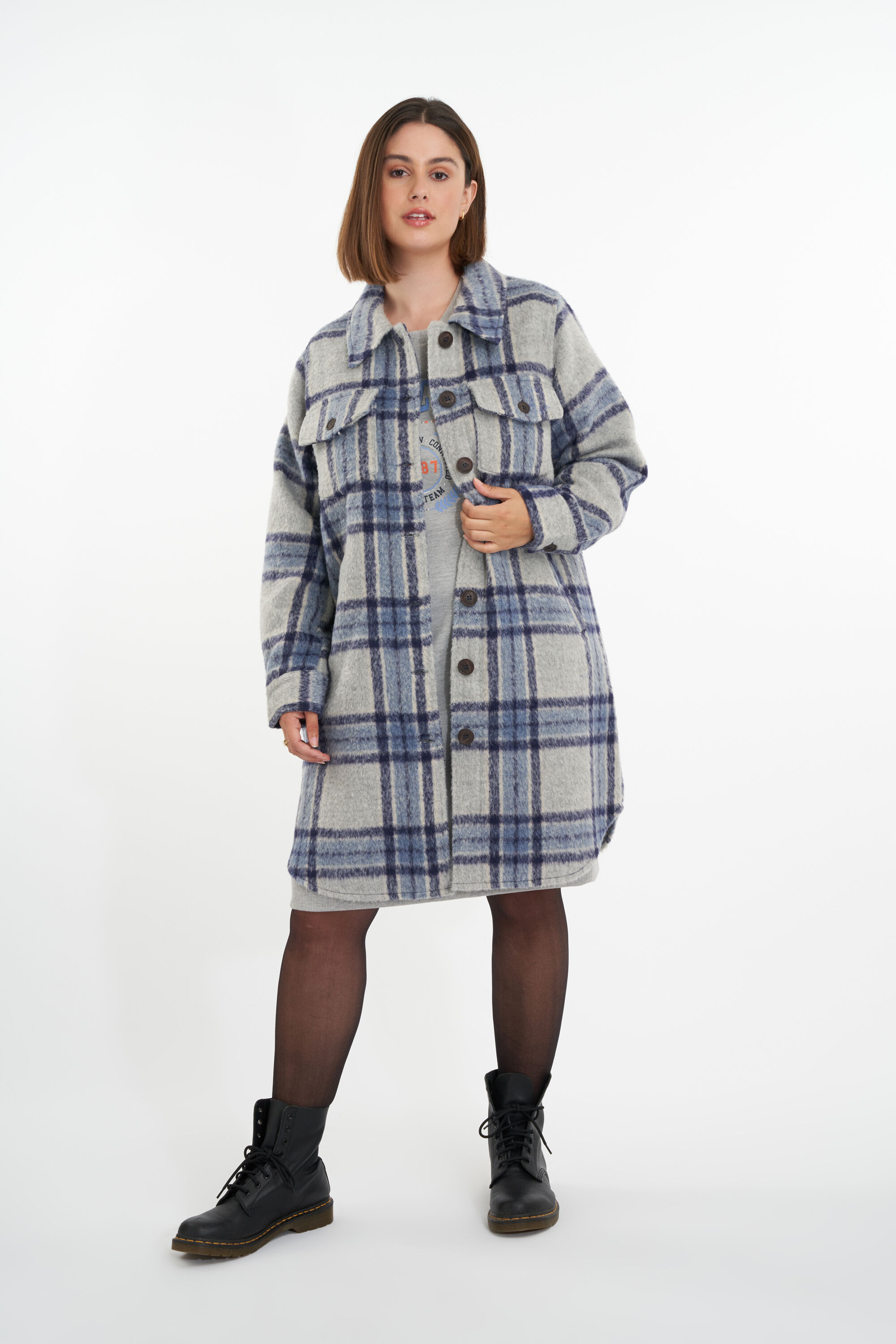 Sobrecamisa larga de cuadros  image number 6