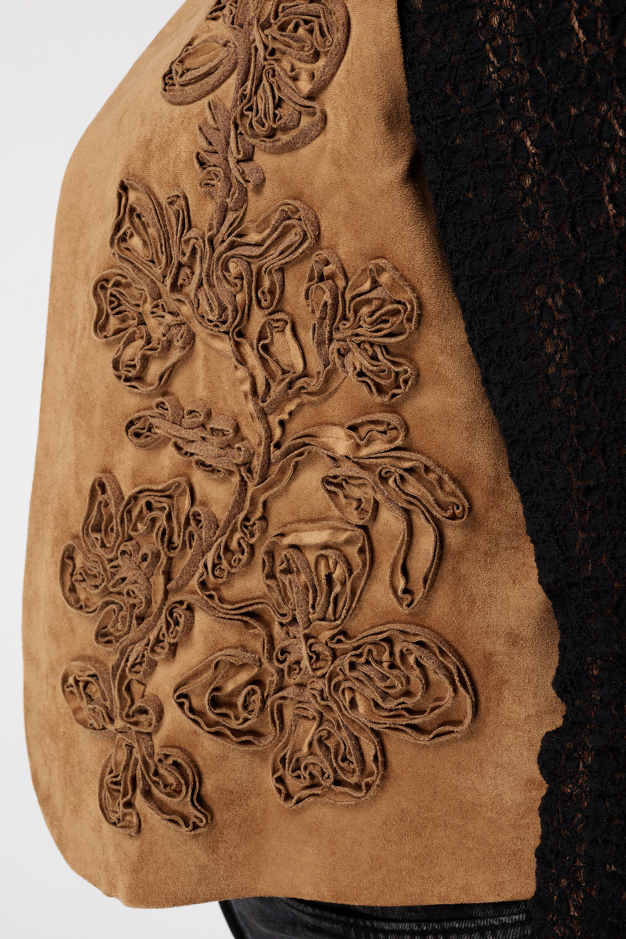 Chaleco de ante con bordado image number 6