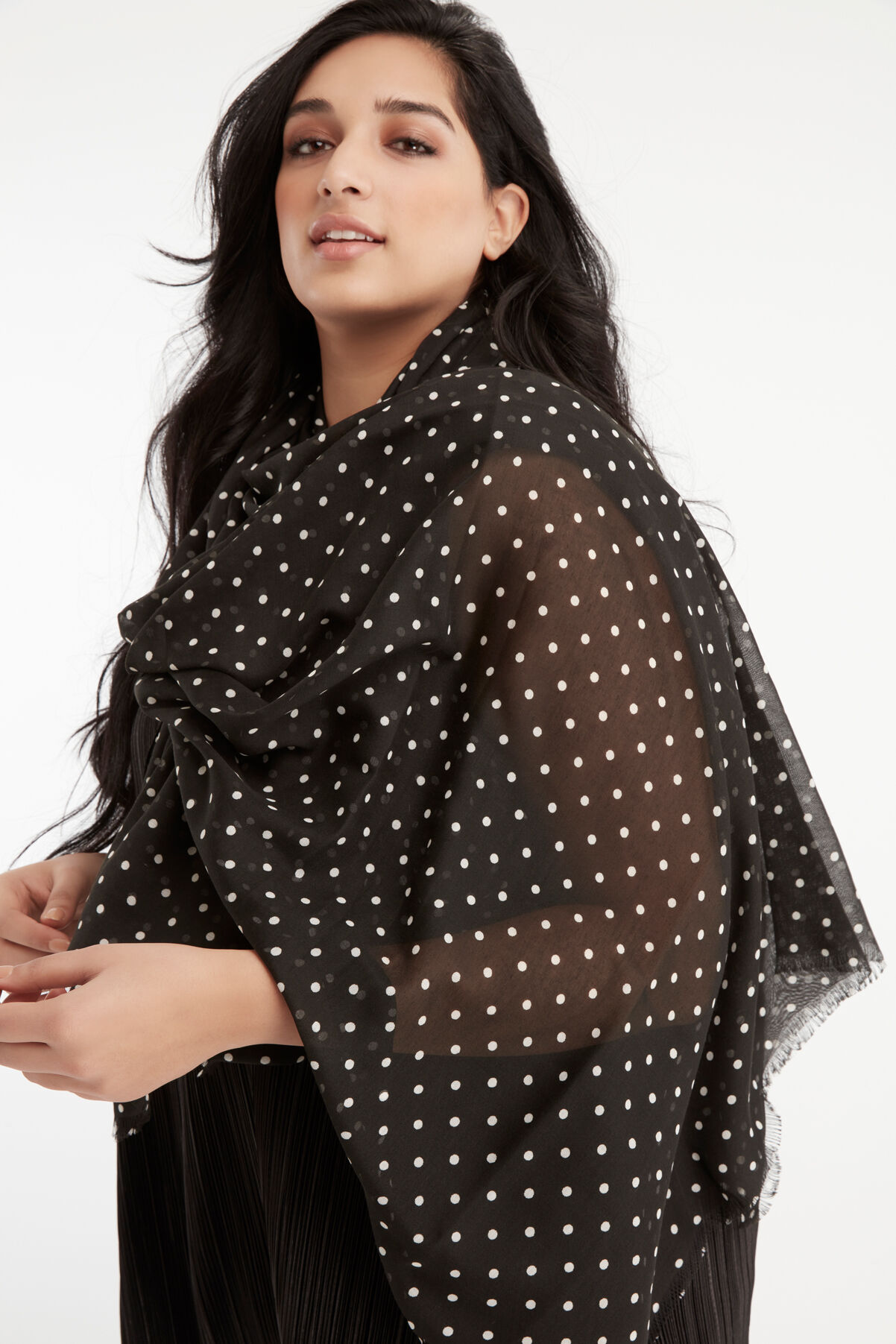 Bufanda con estampado de lunares   image number 2