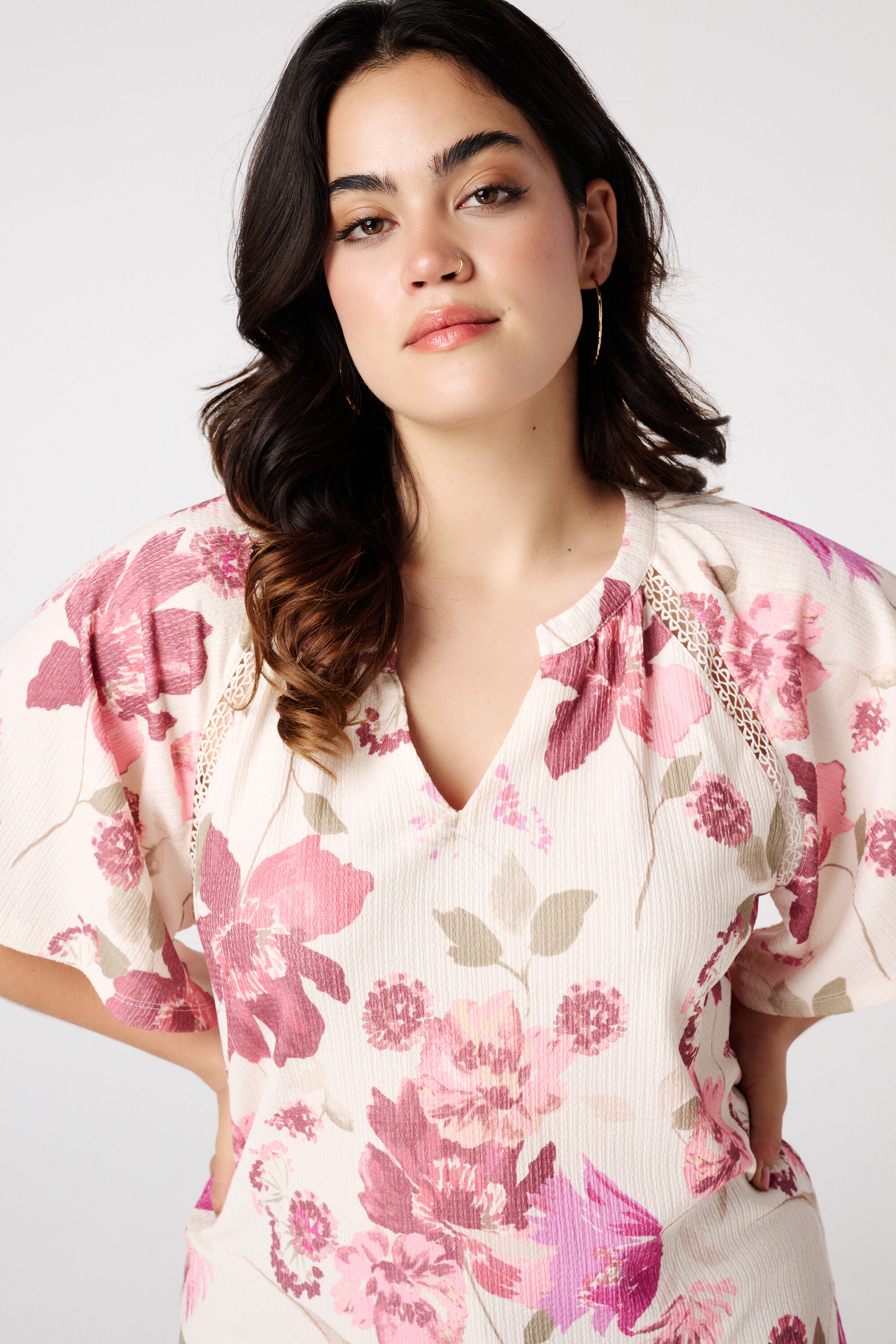 Top con mangas mariposa image number 4