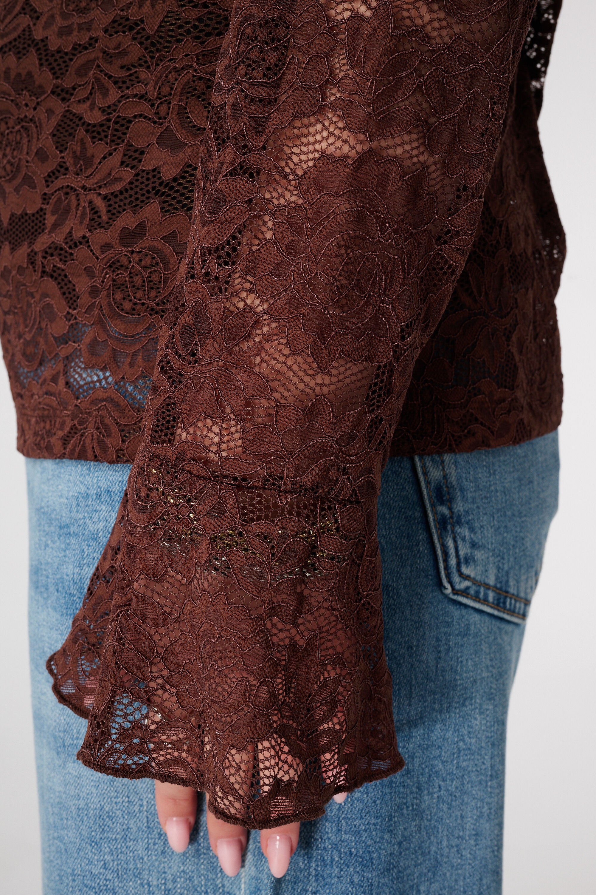 Top de encaje con mangas largas image number 6