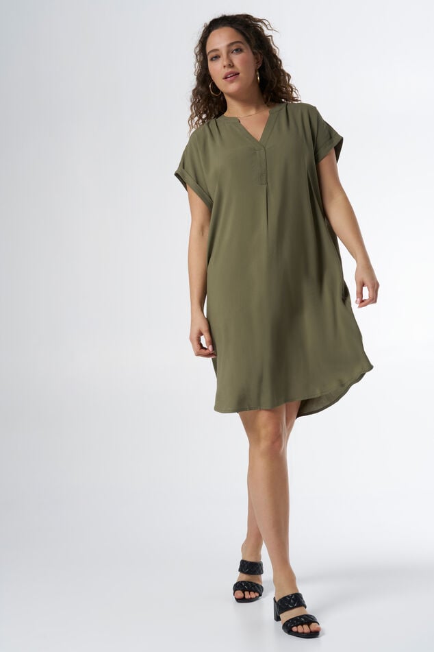 Vestido de corte holgado con escote en V  image number 0