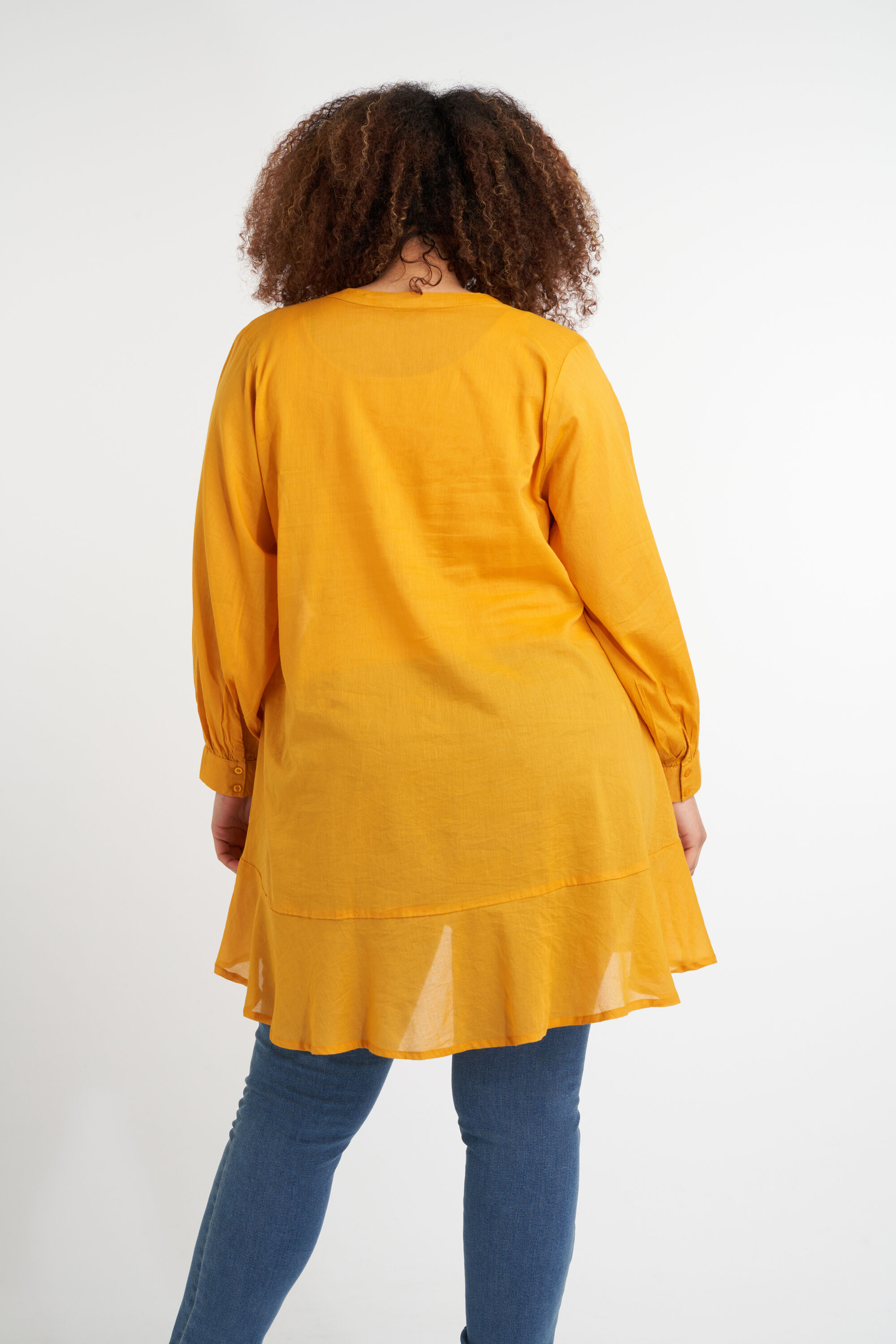 Blusa con botones image number 3