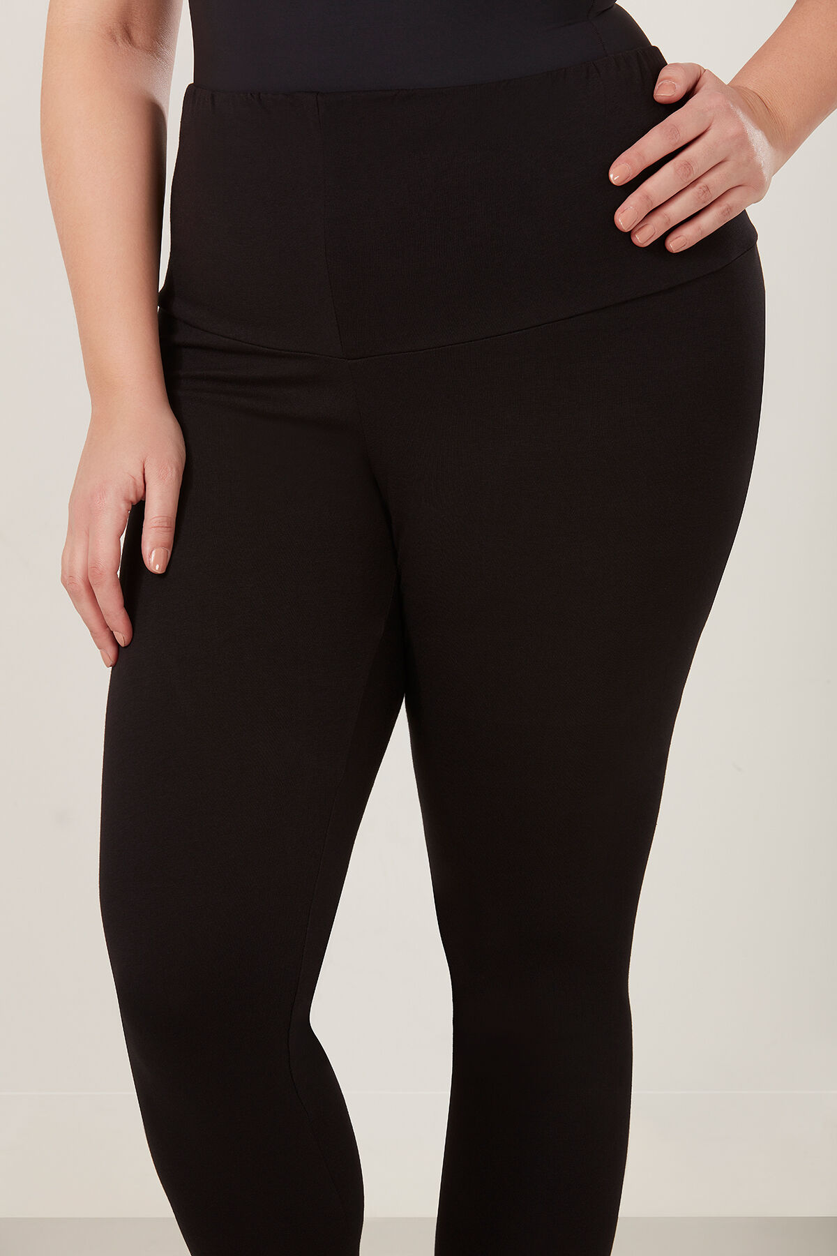 Pantalones el&aacute;sticos image number 4