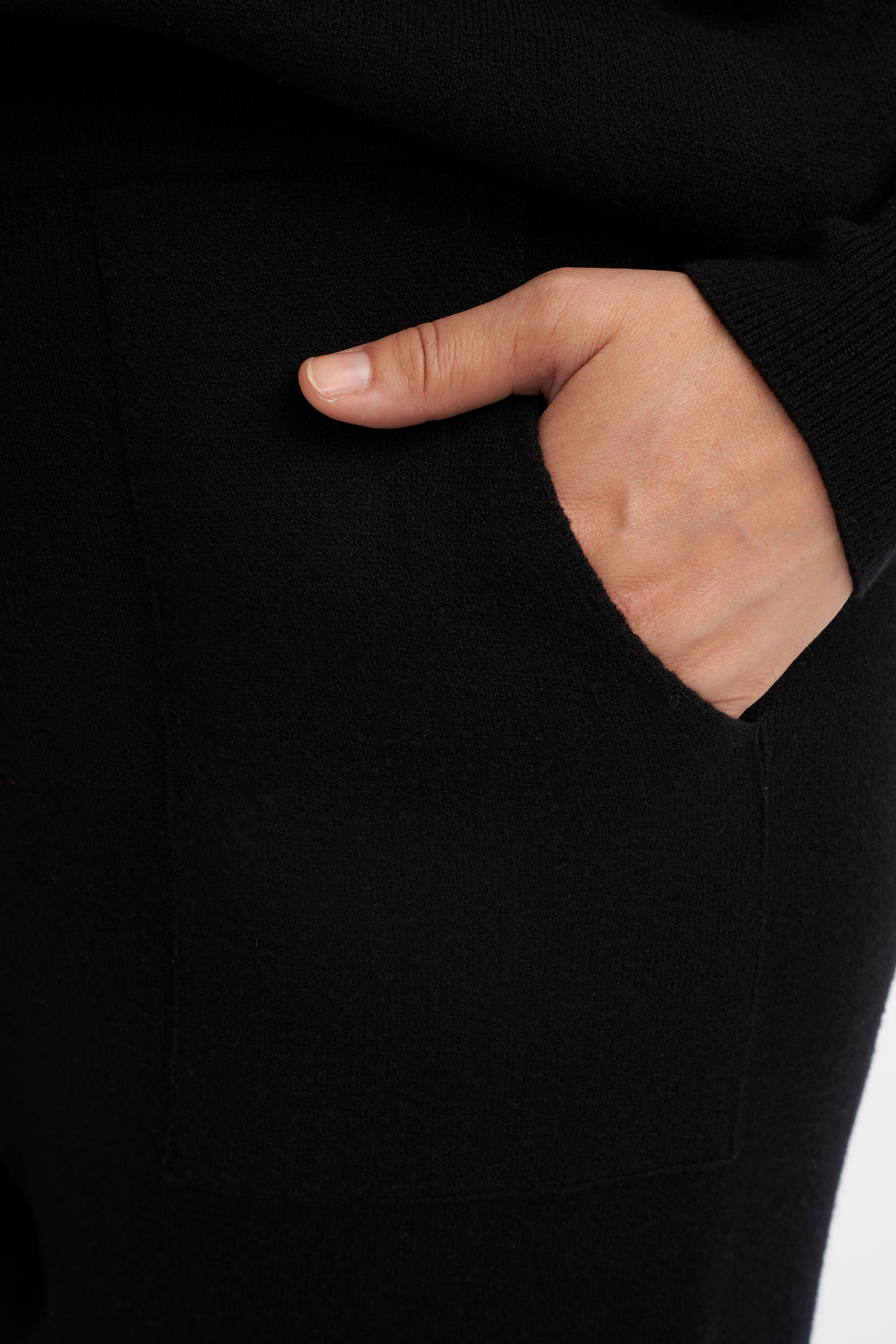 Pantalones c&oacute;modos de punto fino image number 5