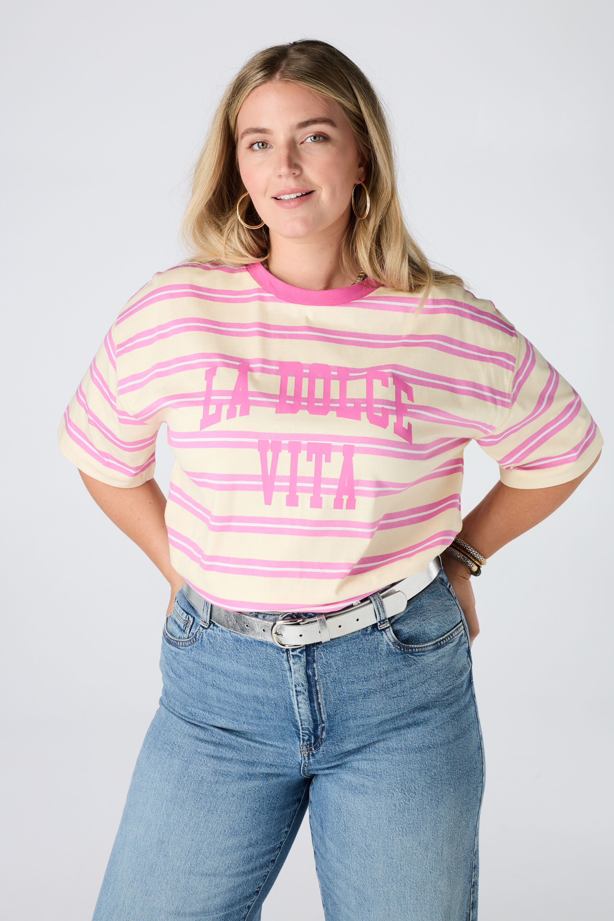 Camiseta de rayas con texto image number 0