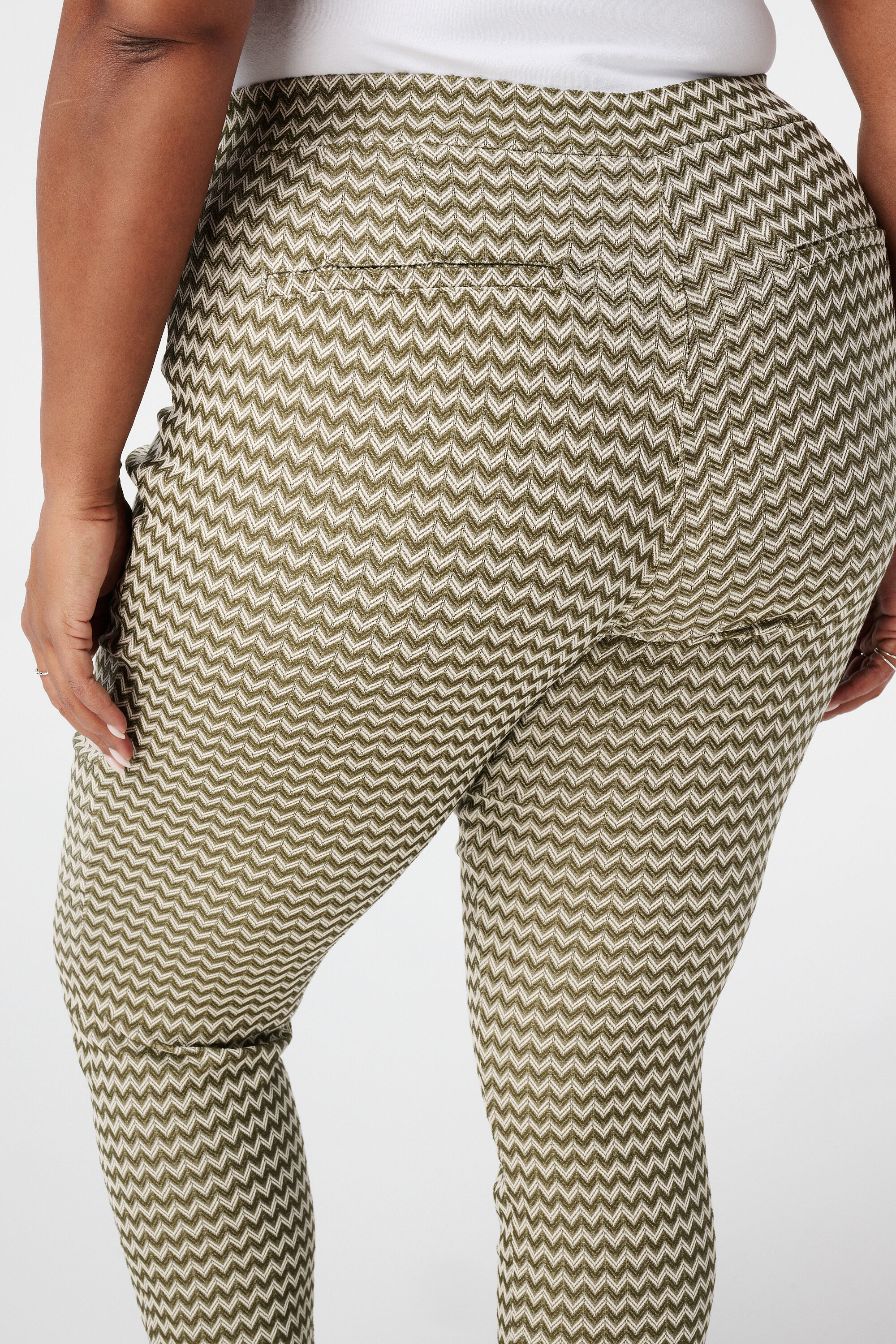 Treggings de corte pitillo con estampado image number 4