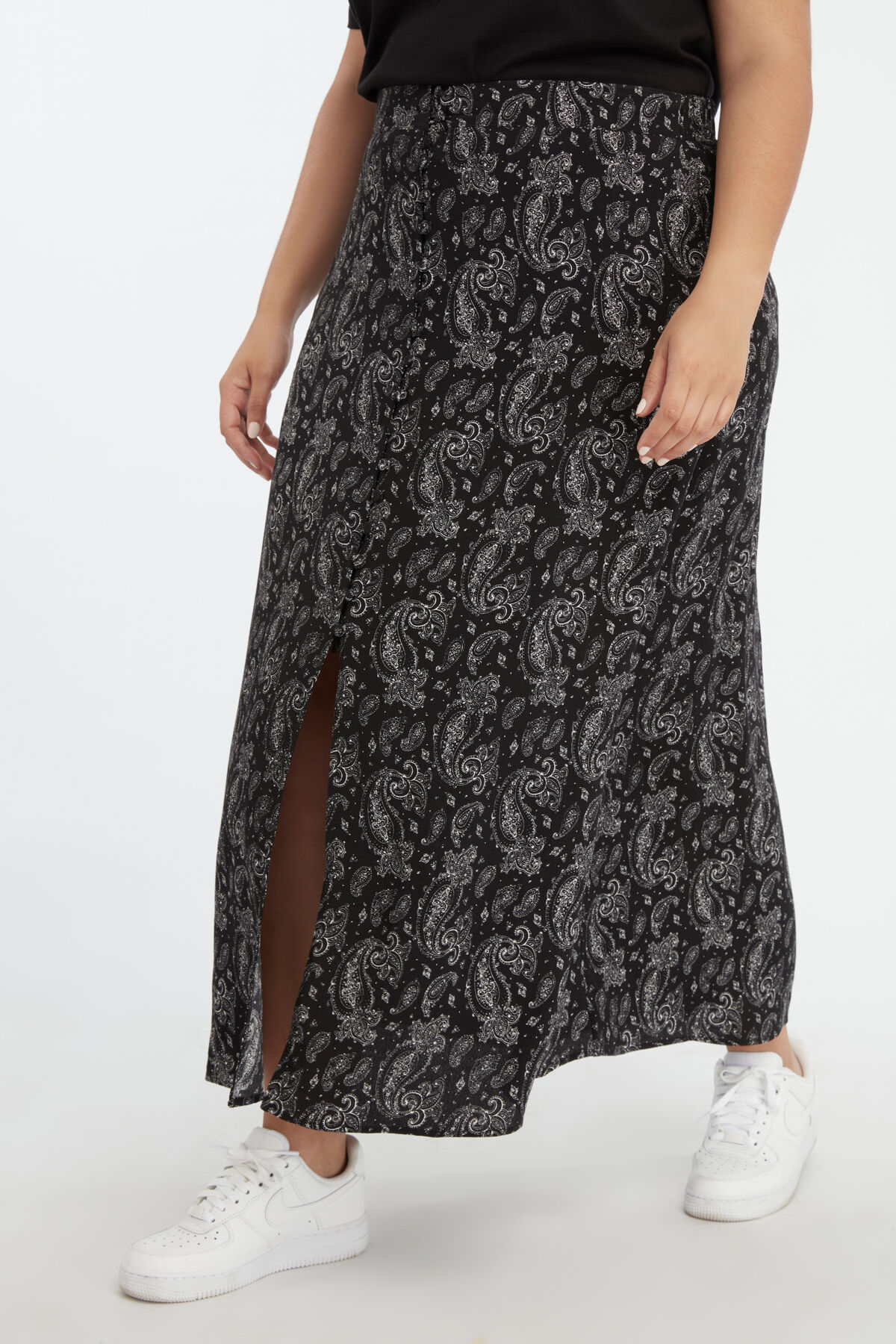 Falda abotonada con estampado paisley image number 3