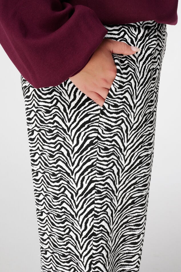Pantalón ancho con estampado de cebra image number 4