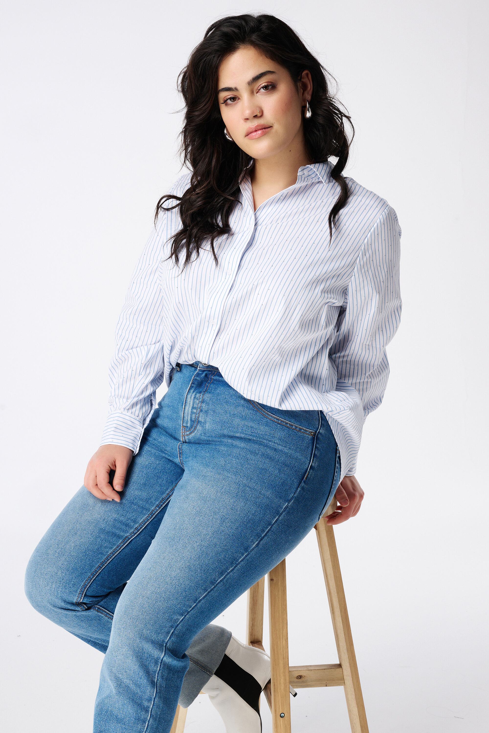 Camisa con piedras image number 6