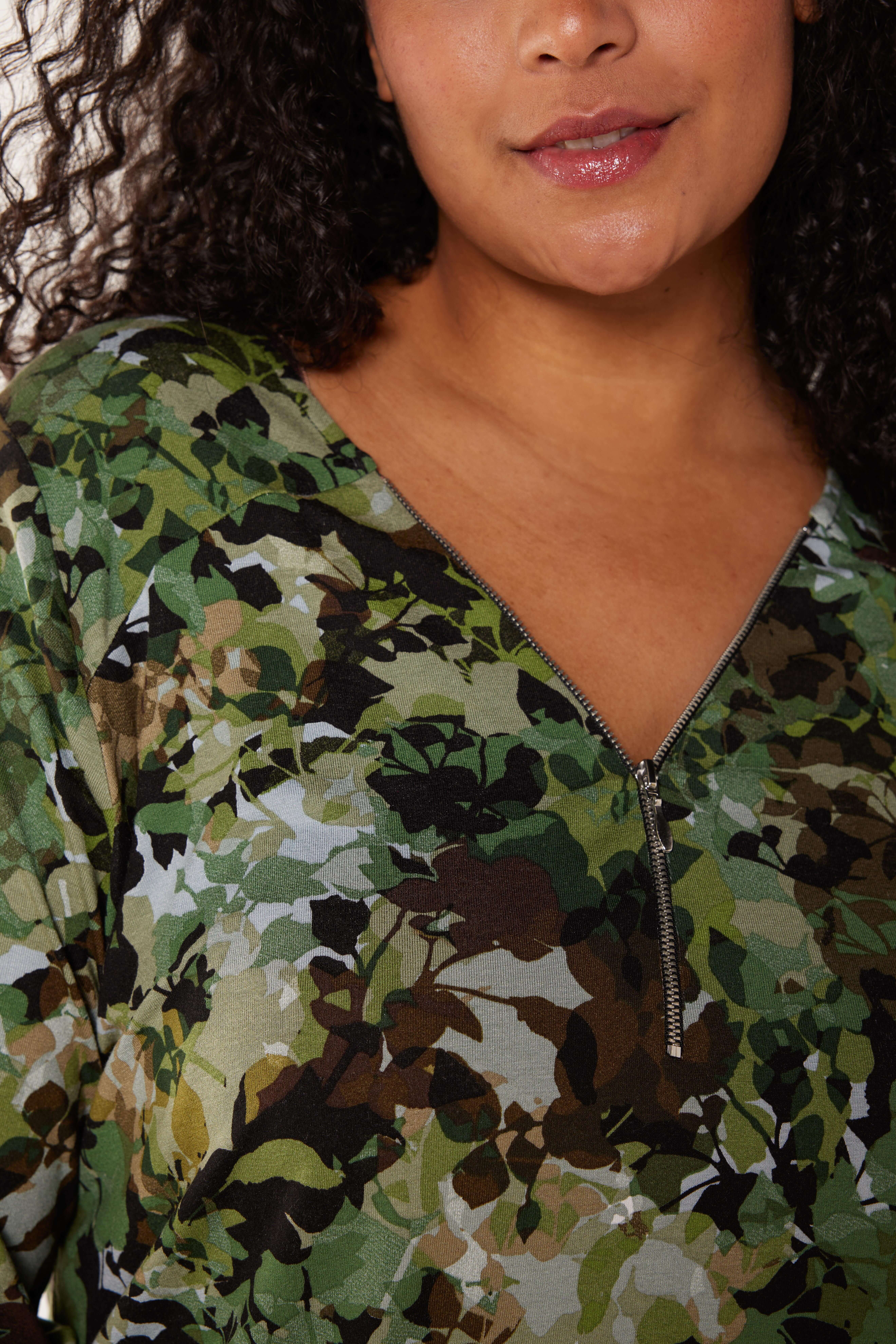 Top con cremallera  image number 4