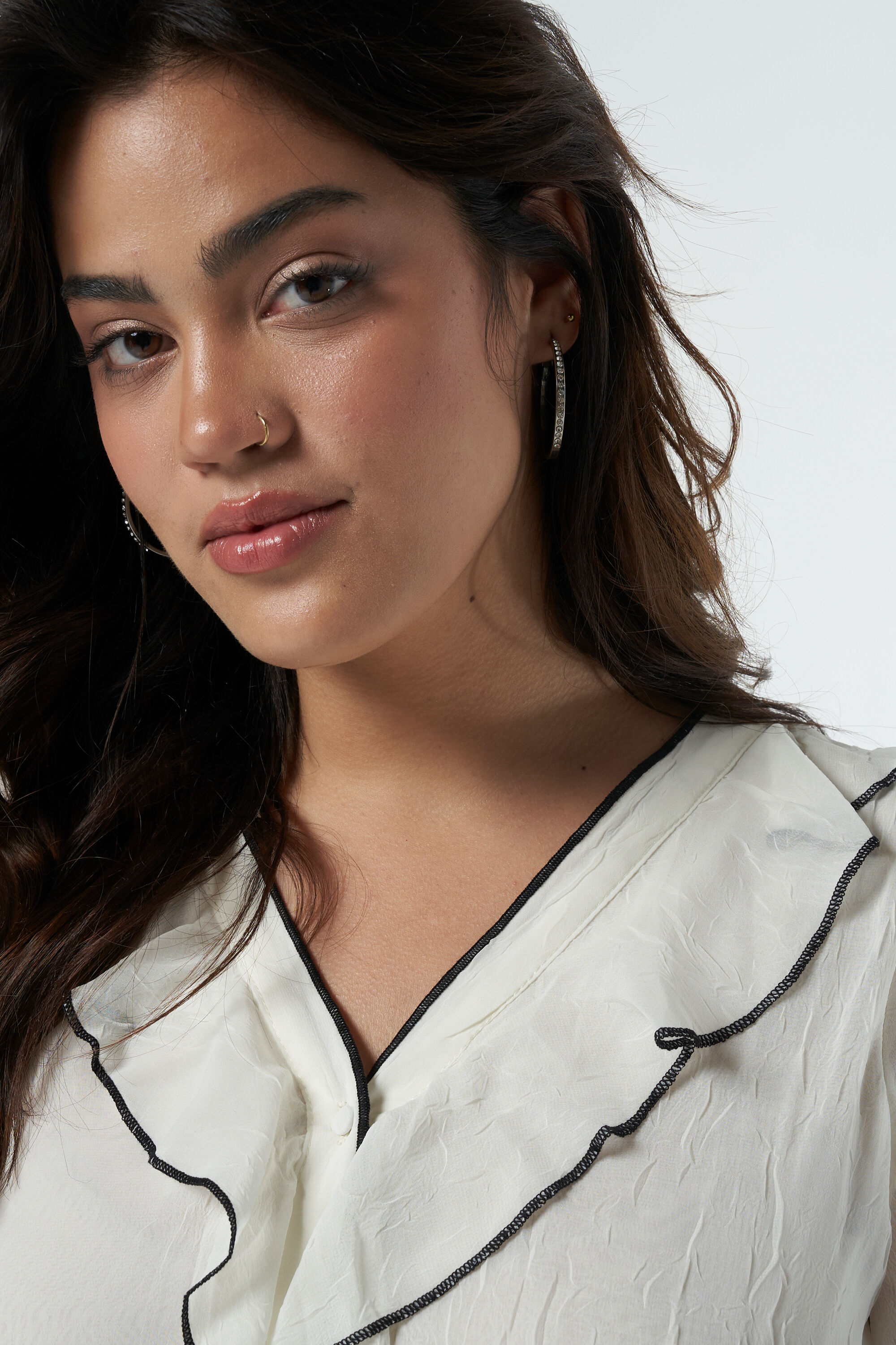 Blusa con volantes  image number 4