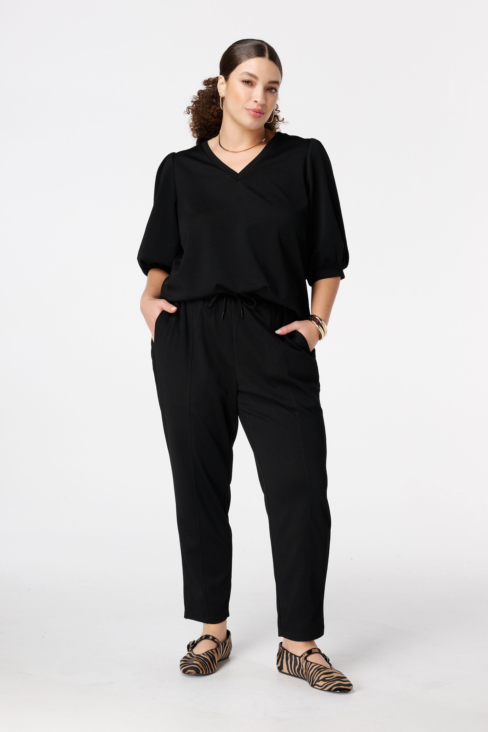 Pantalones con cord&oacute;n ajustable