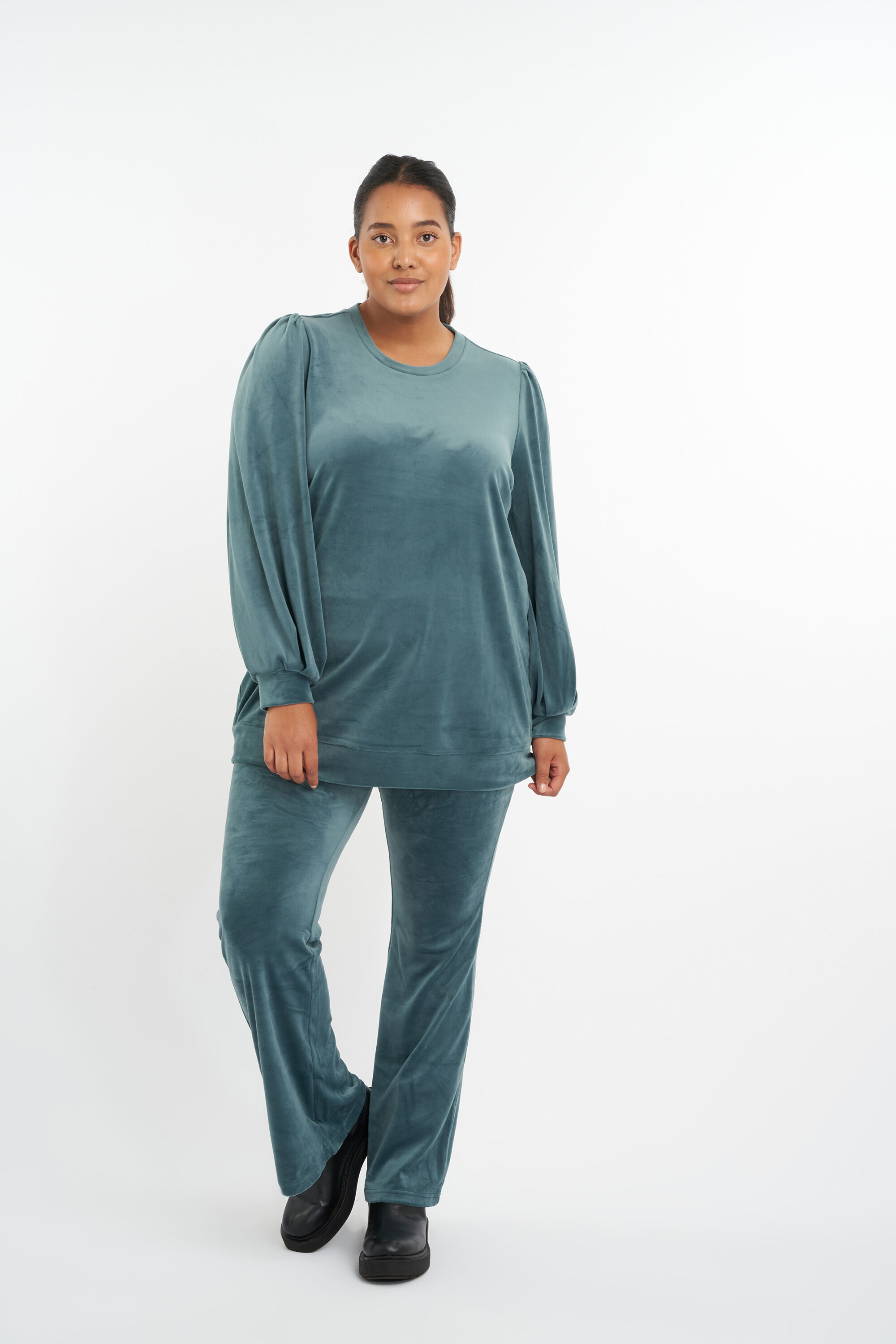 Su&eacute;ter de terciopelo  image number 5