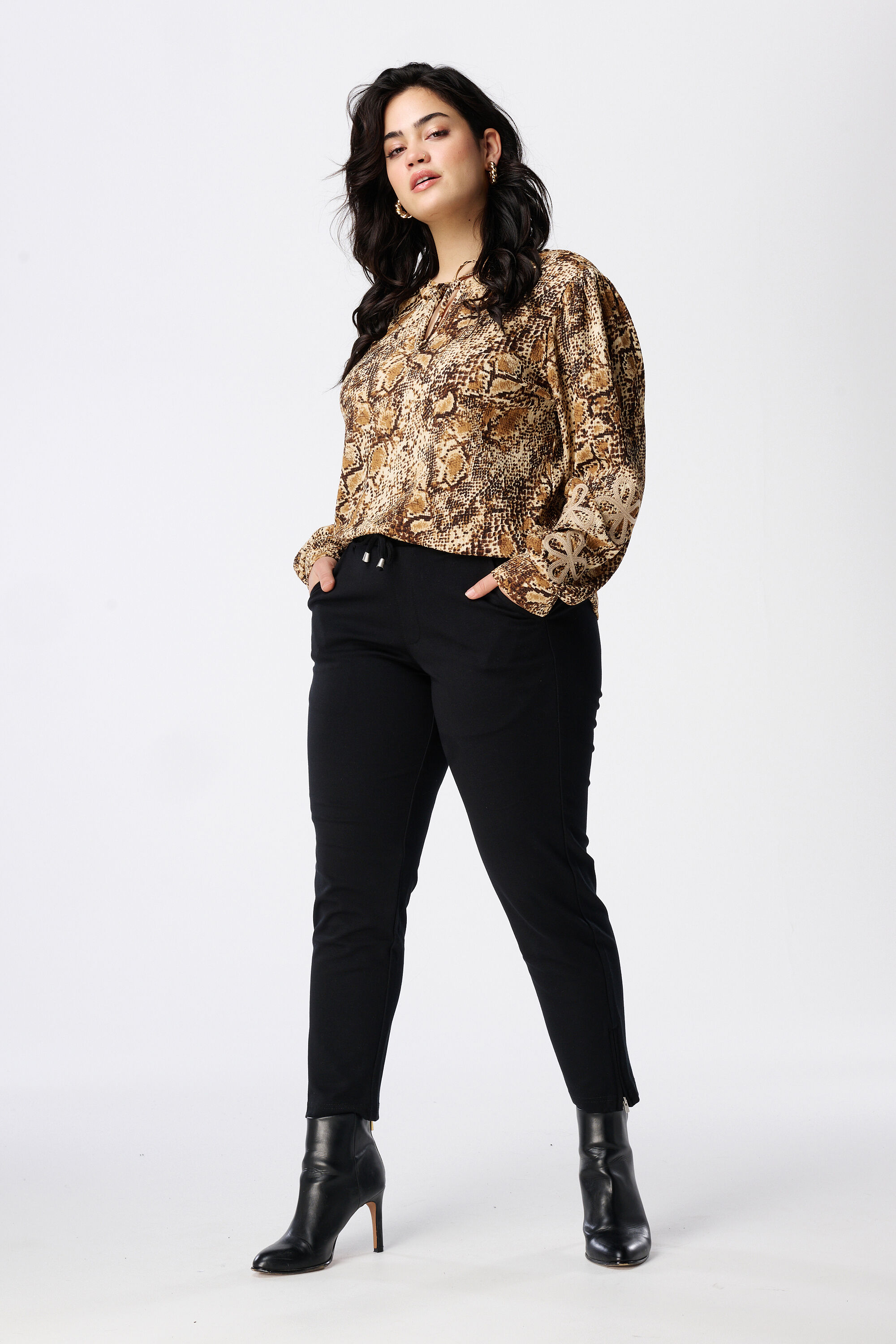 Top con detalles en las mangas image number 5