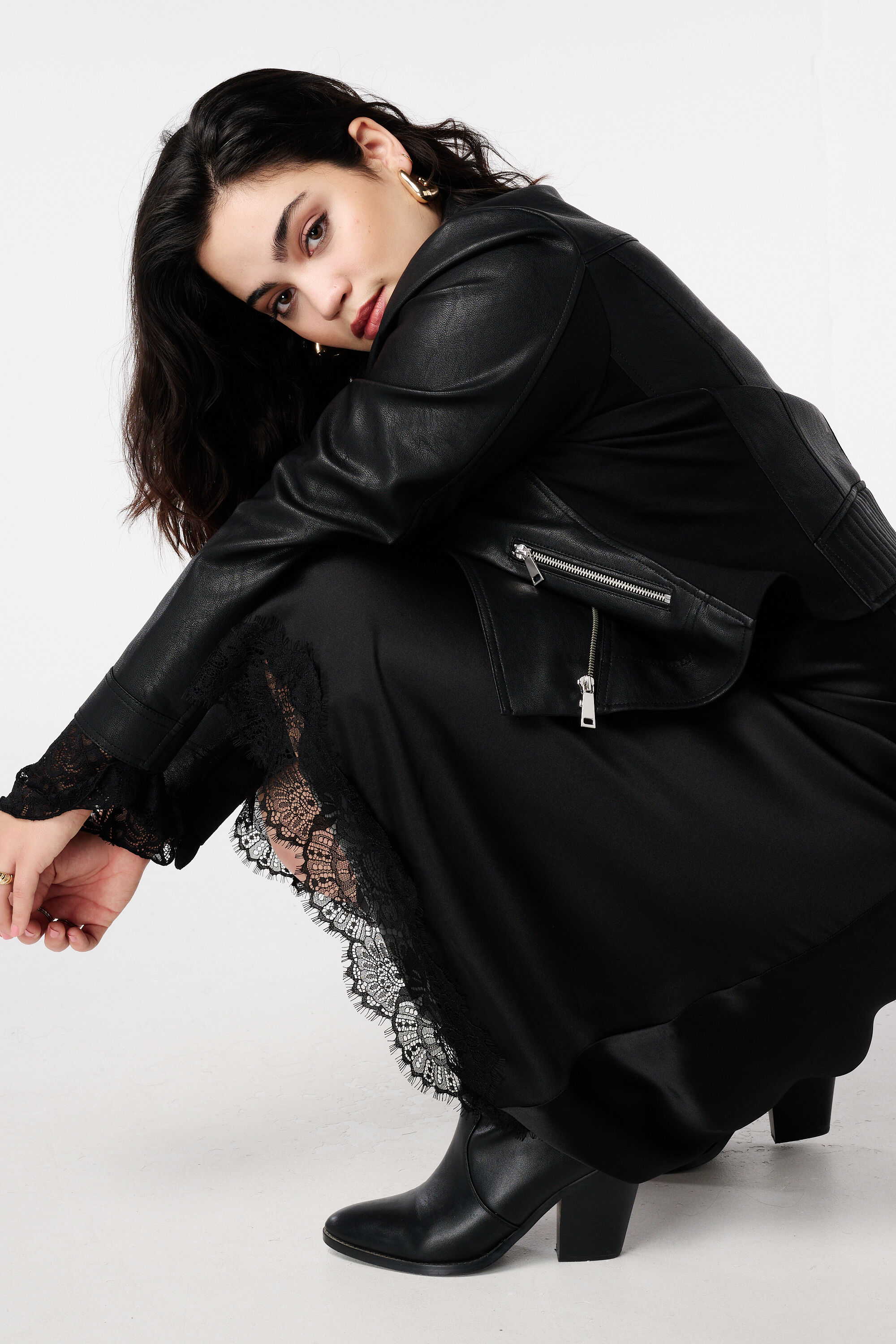 Falda con efecto satinado y encaje image number 6