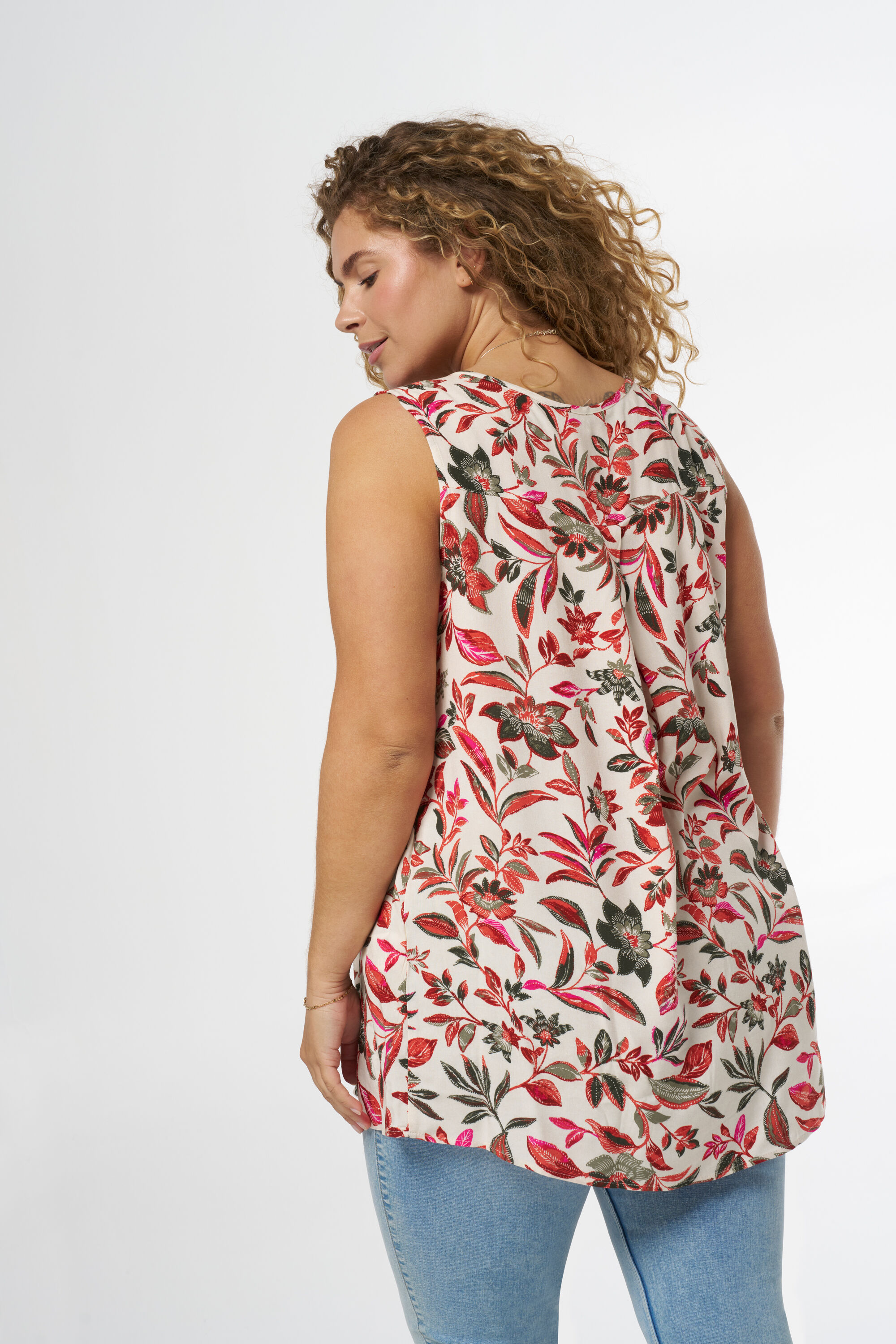 Blusa sin mangas con estampado image number 3