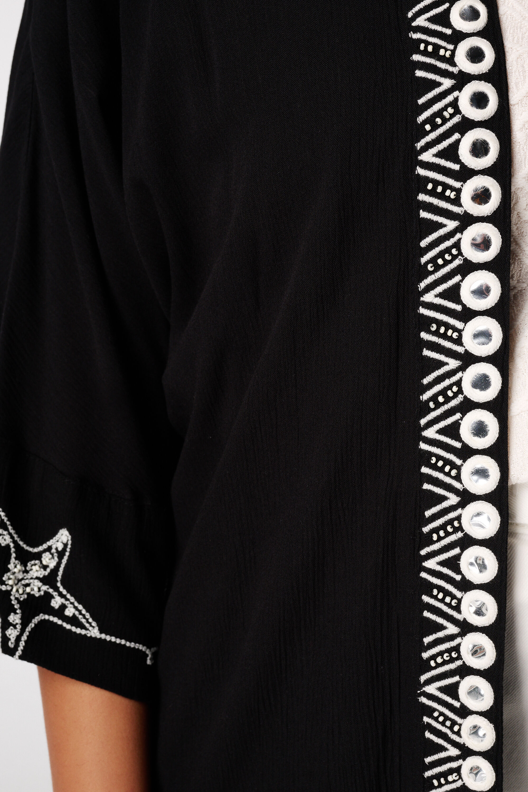 Kimono con bordado image number 6