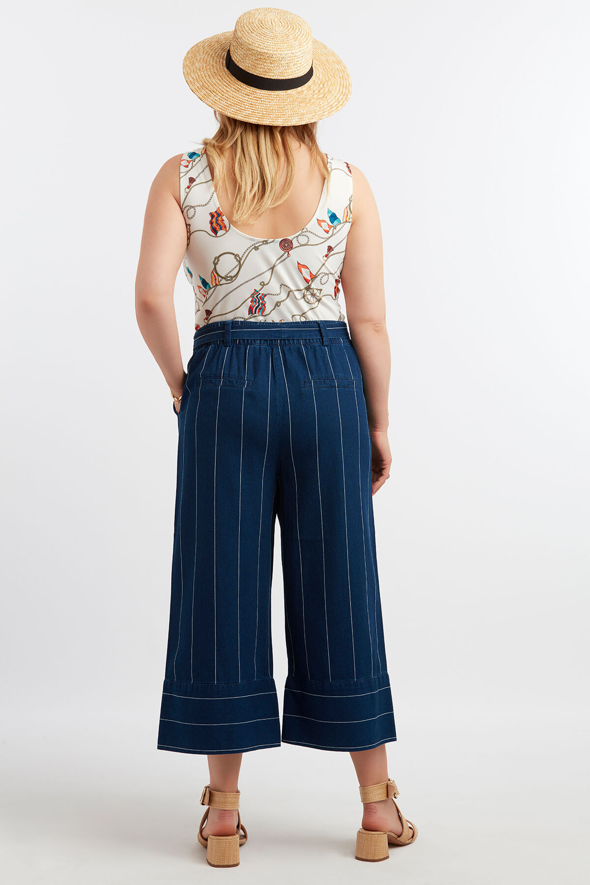 Vaqueros tobilleros con raya diplom&aacute;tica image number 5