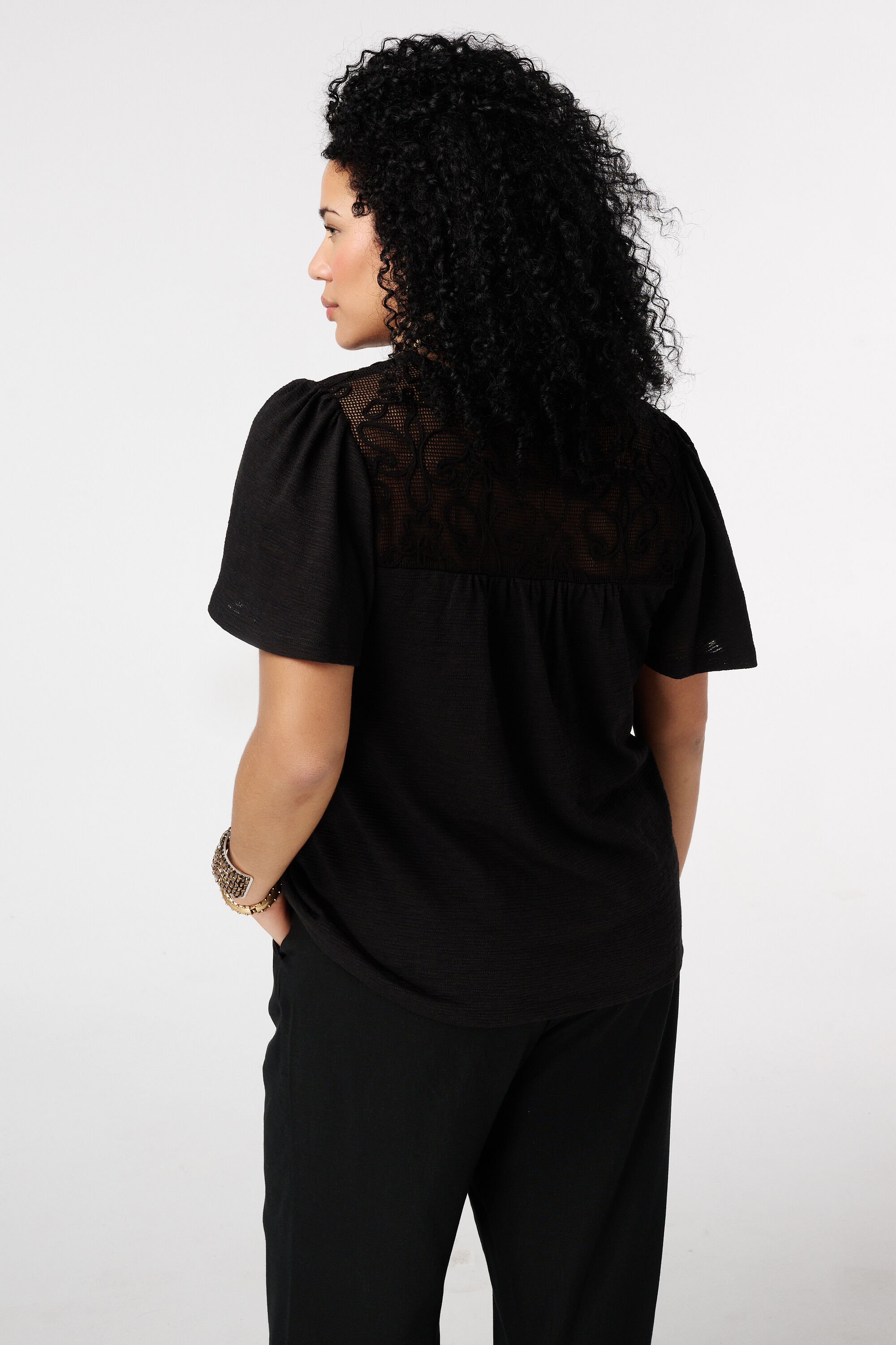 Top con mangas mariposa image number 3