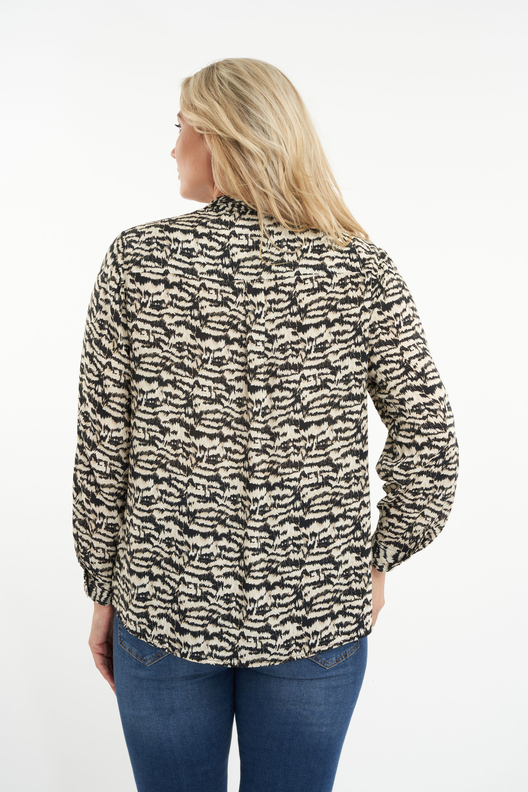 Blusa con estampado de cebra image number 3