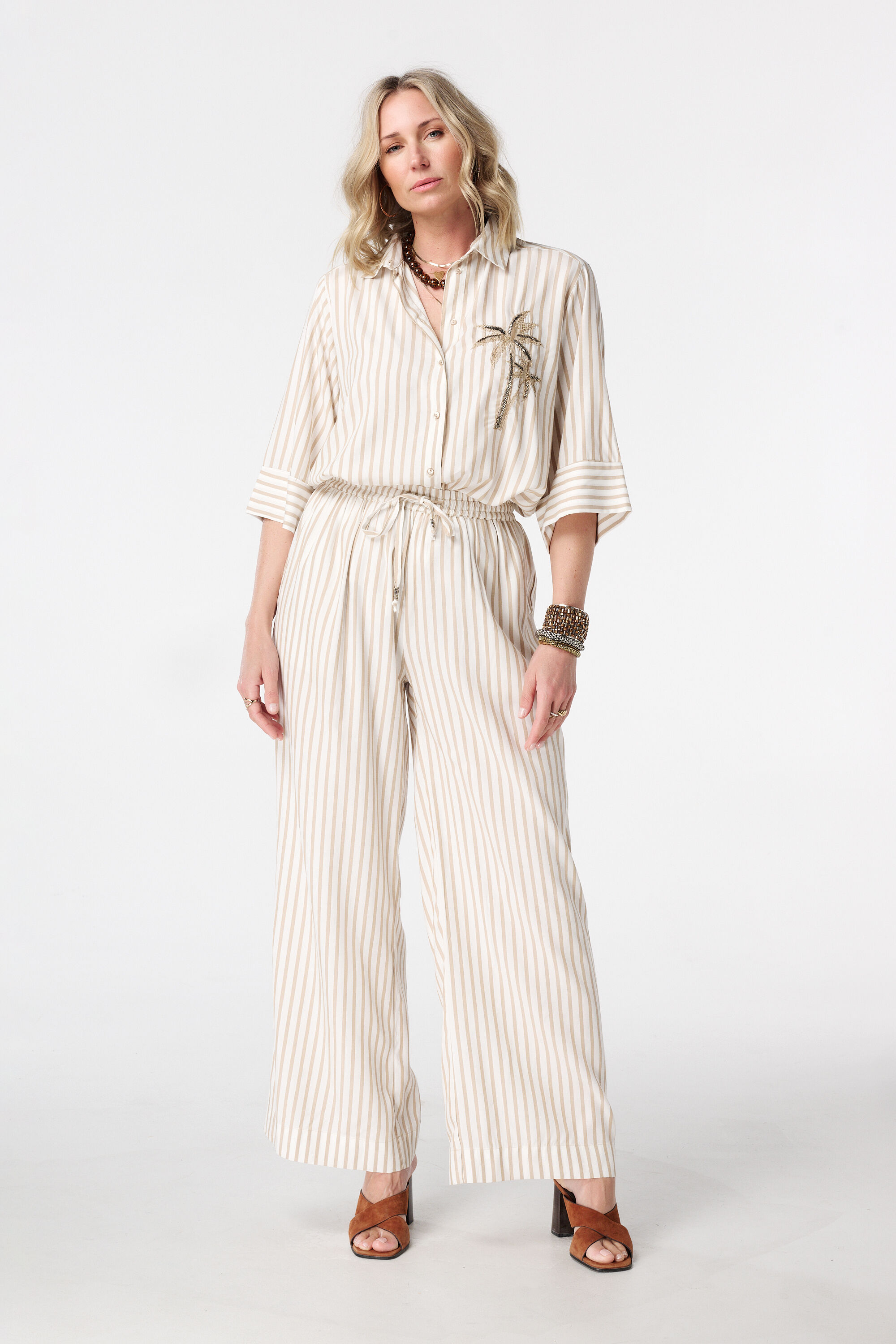 Pantal&oacute;n de lino a rayas