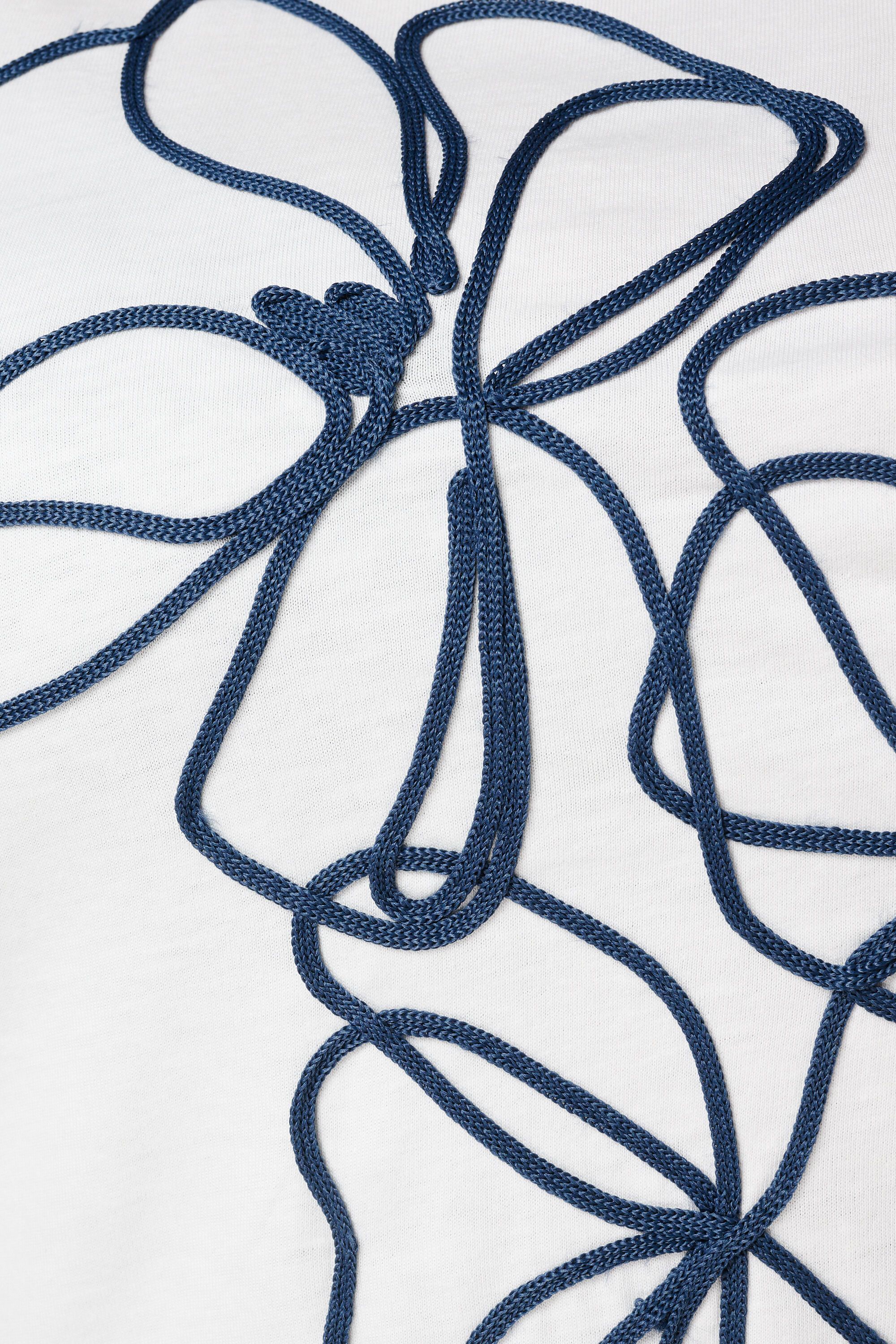 Camiseta con bordado image number 6