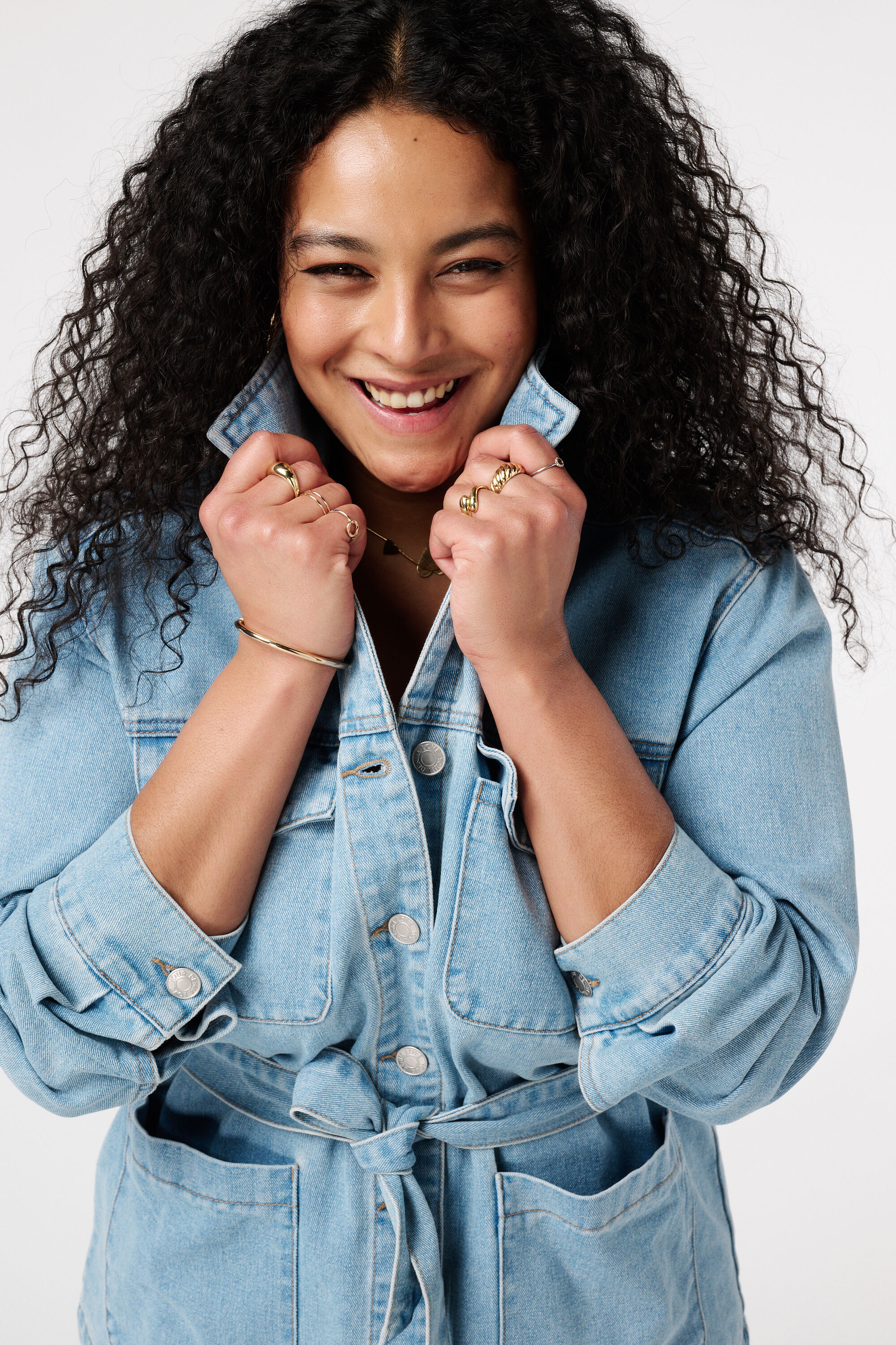 Cazadora vaquera con cinto image number 4