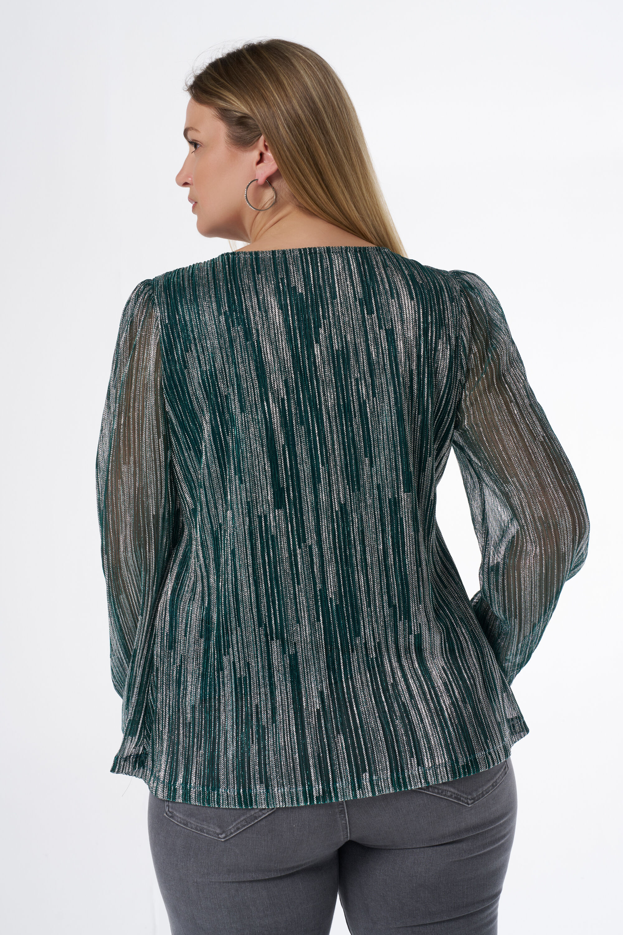 Top met&aacute;lico con detalle trenzado image number 3