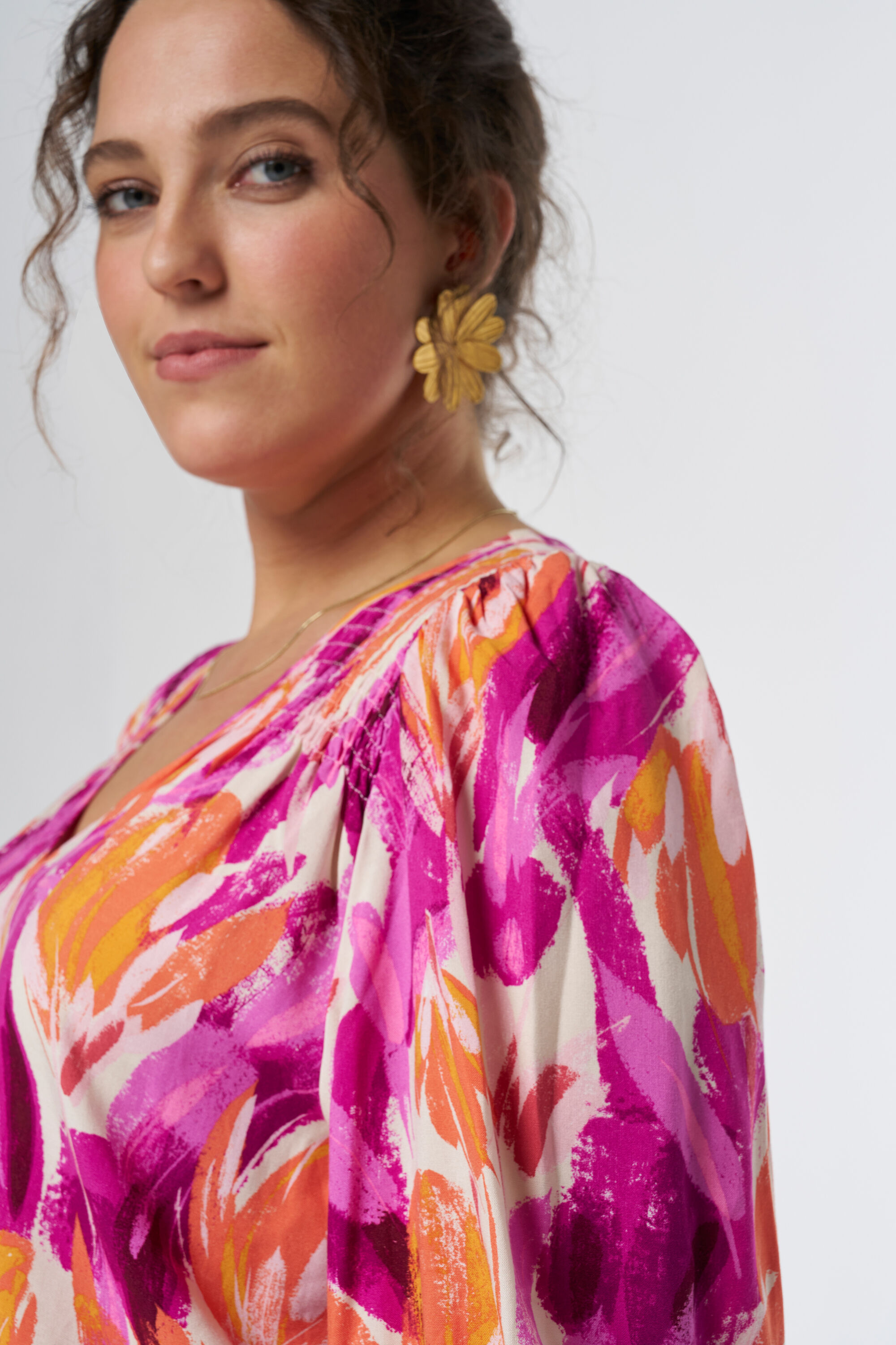 Blusa con detalles fruncidos image number 4