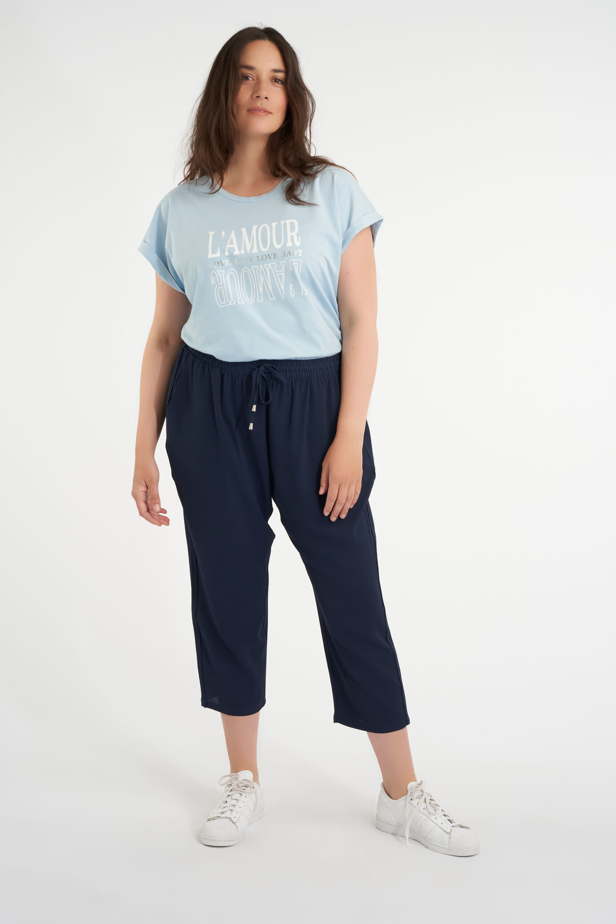 Pantalones de corte holgado image number 4