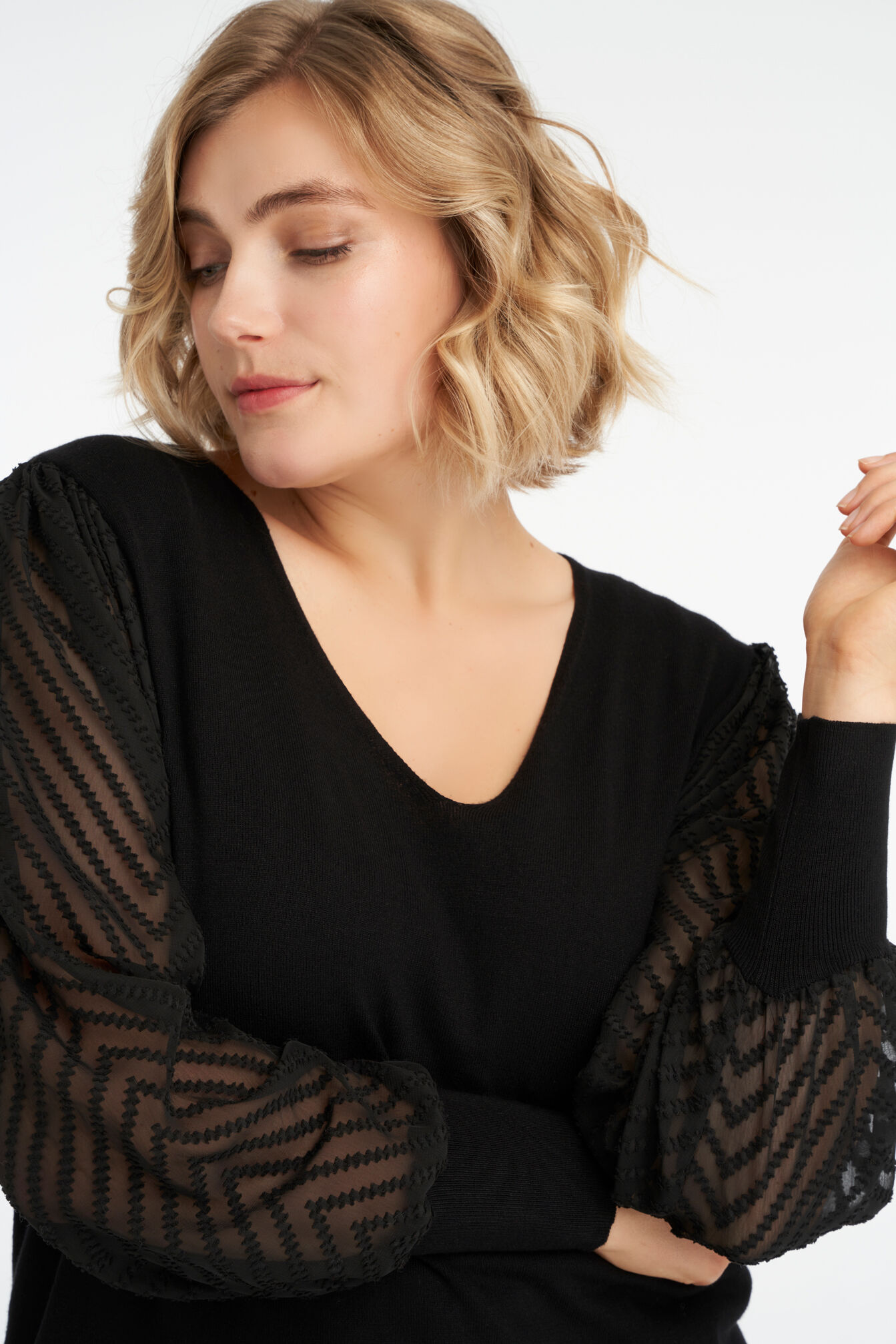 Su&eacute;ter con mangas abullonadas  image number 4