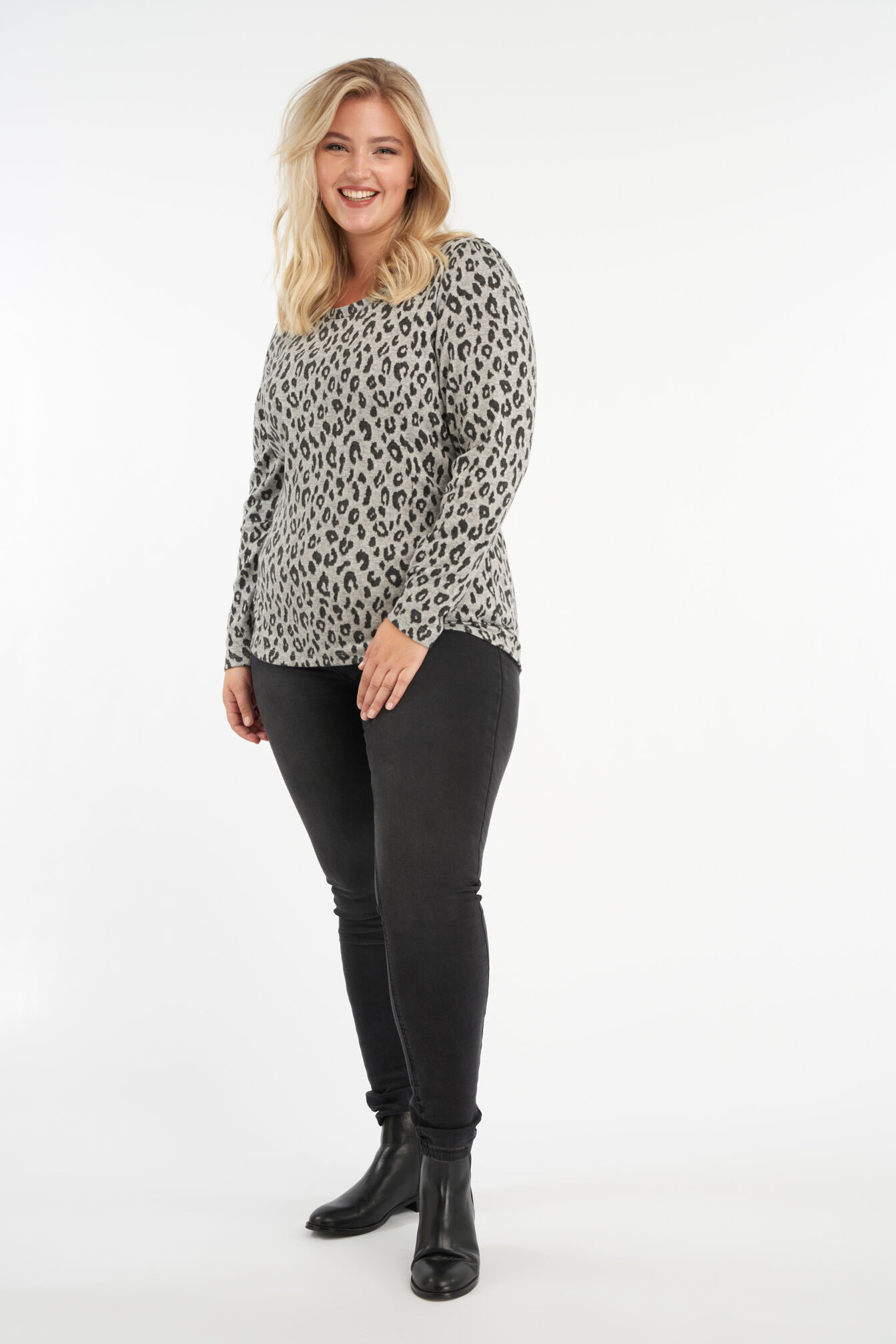 Top con estampado de leopardo image number 5