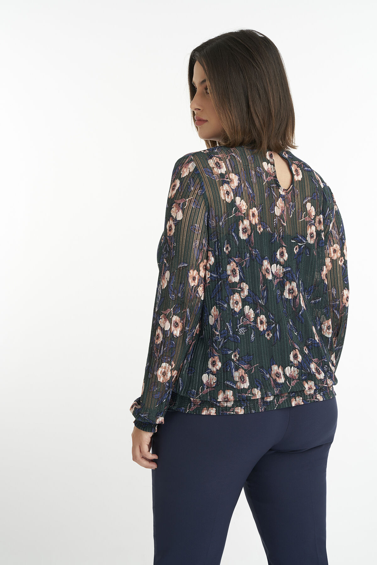 Blusa de cuello alto image number 3