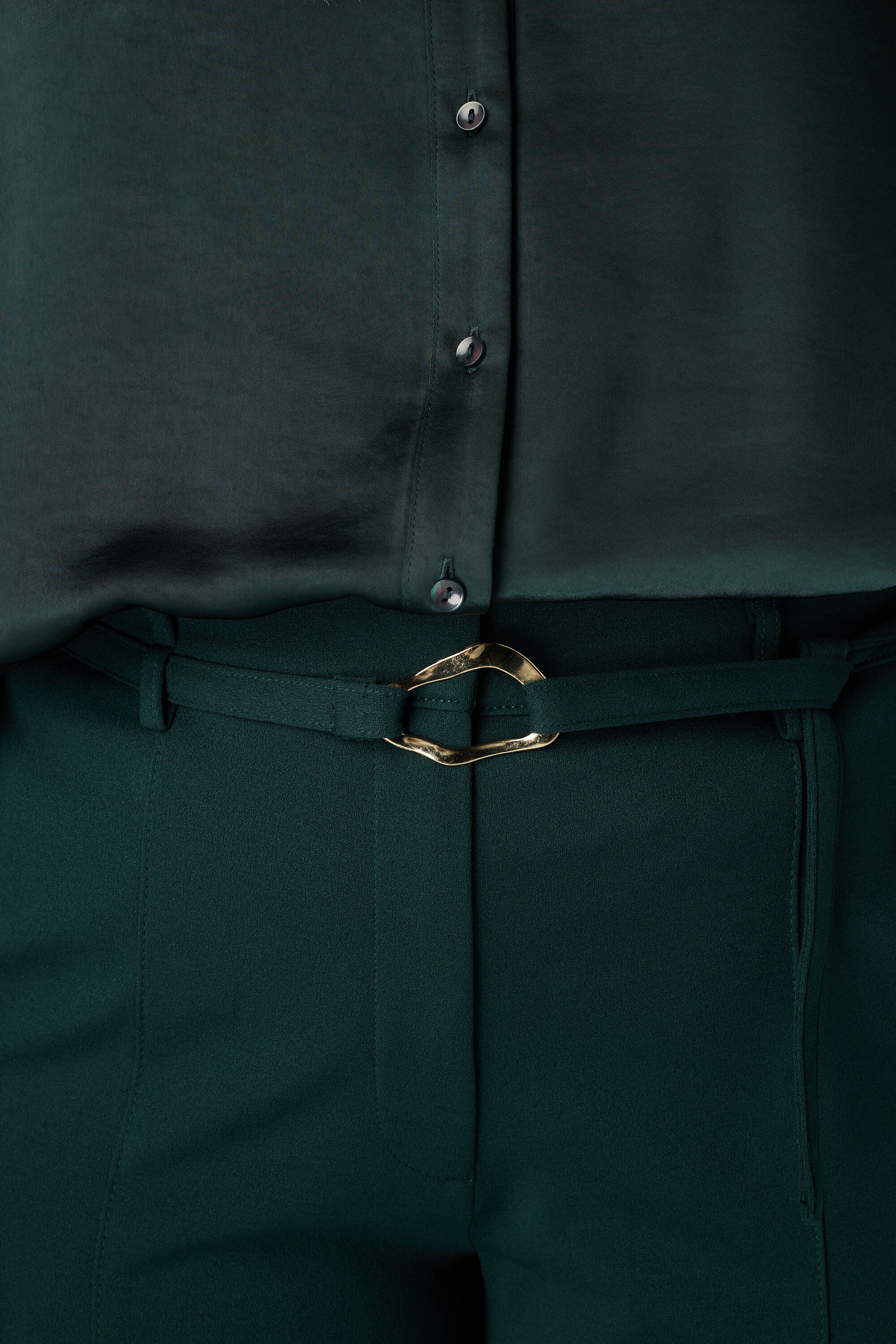 Pantal&oacute;n recto con cintur&oacute;n image number 4