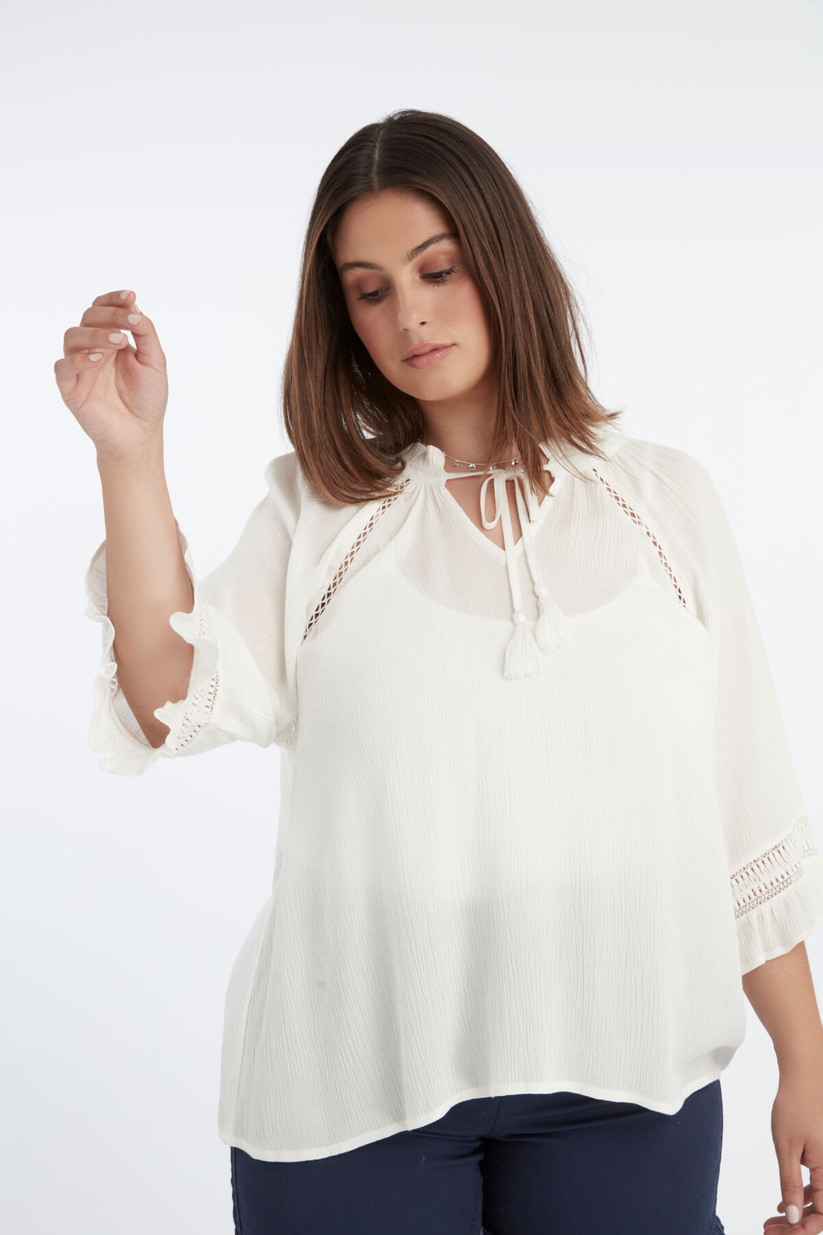 Blusa con detalles calados image number 5