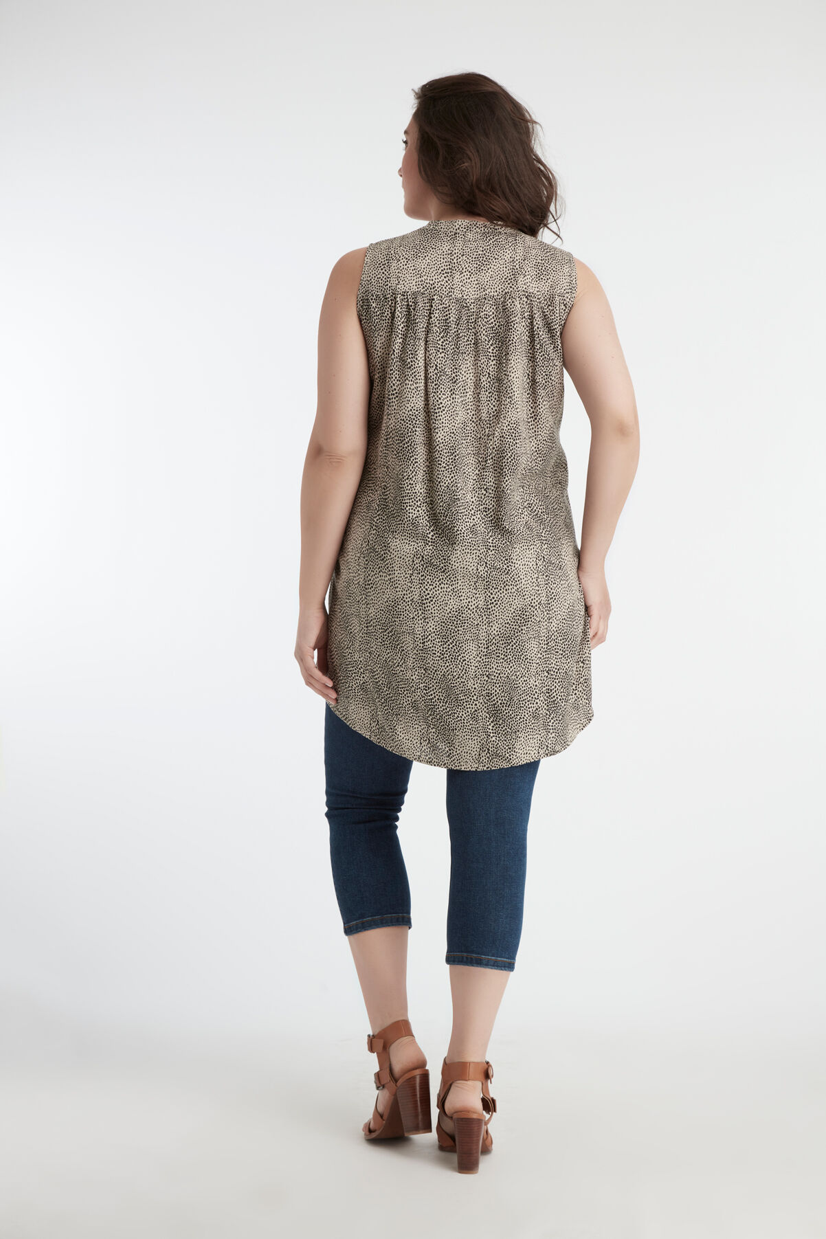 Blusa de encaje sin mangas image number 4