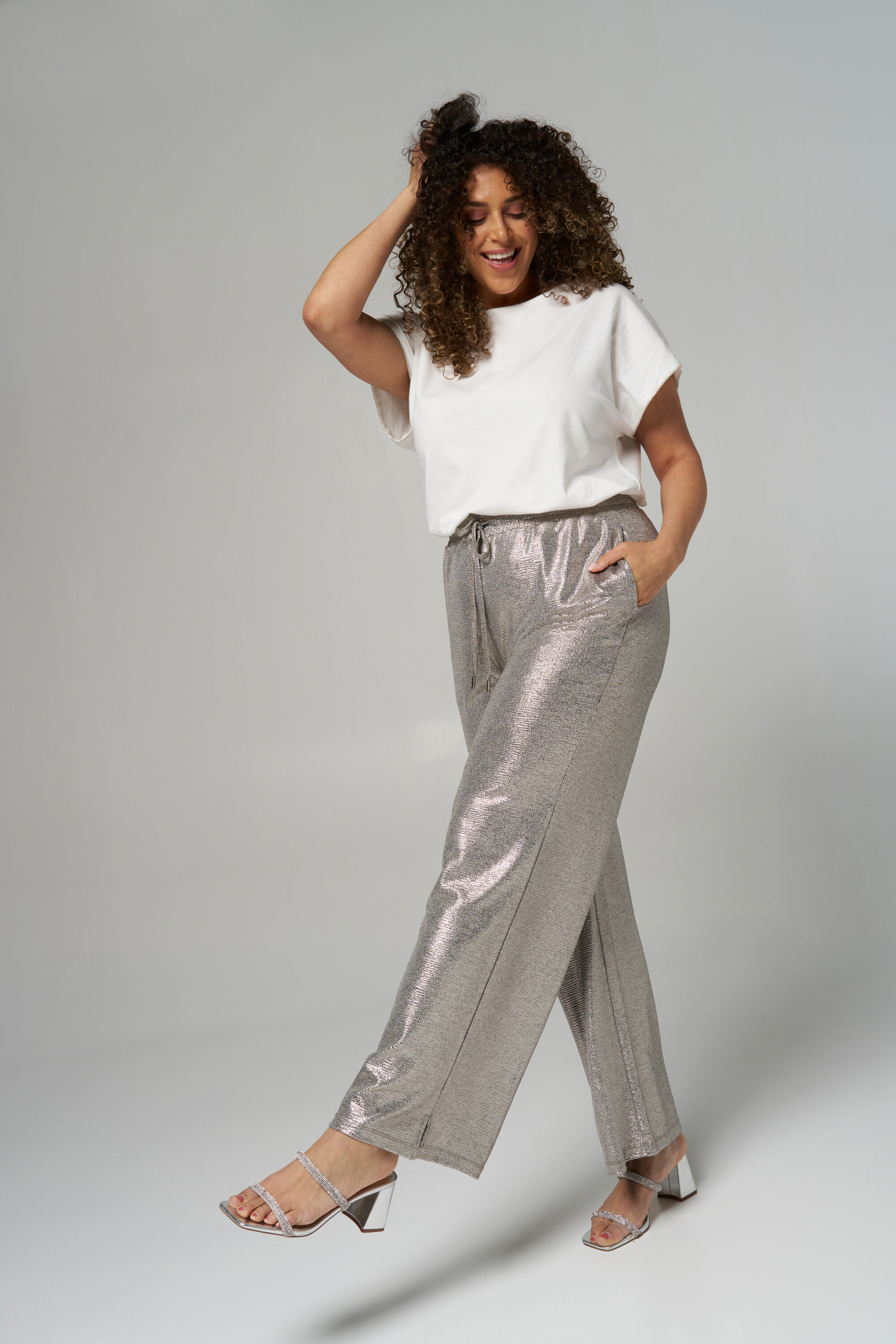 Pantalones con tejido brillante image number 6