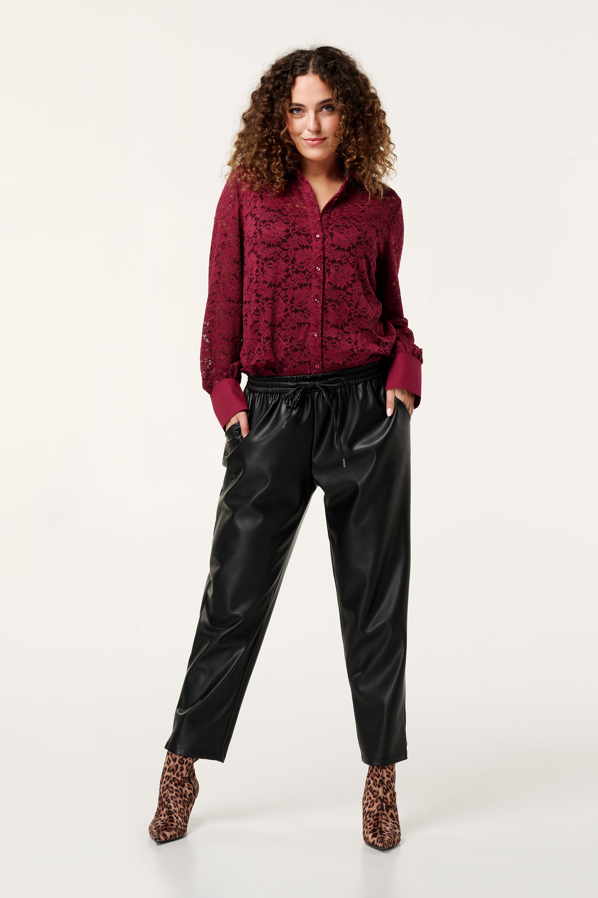 Blusa con encaje image number 5