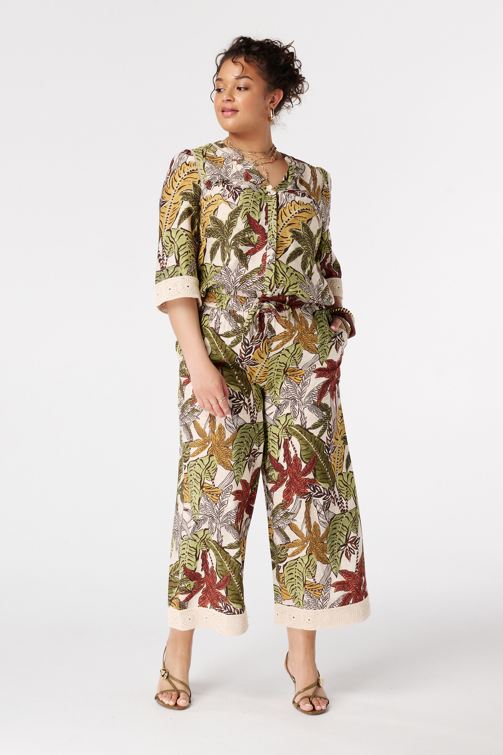 Pantal&oacute;n tres cuartos con estampado
