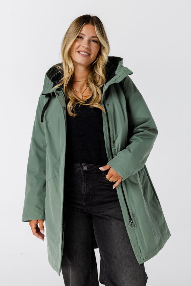 Chaqueta impermeable con capucha image number 0