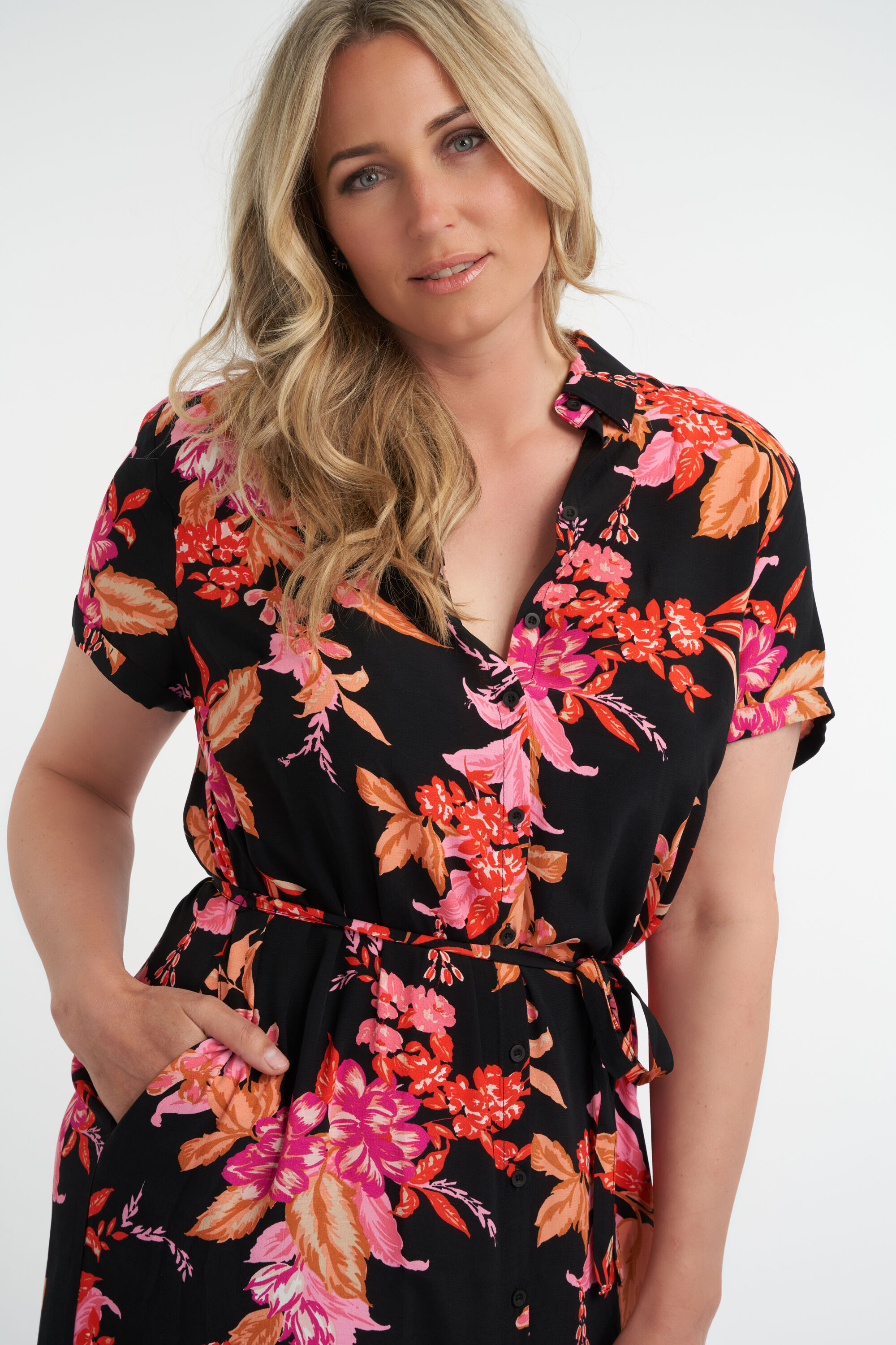 Vestido largo con cinto image number 5