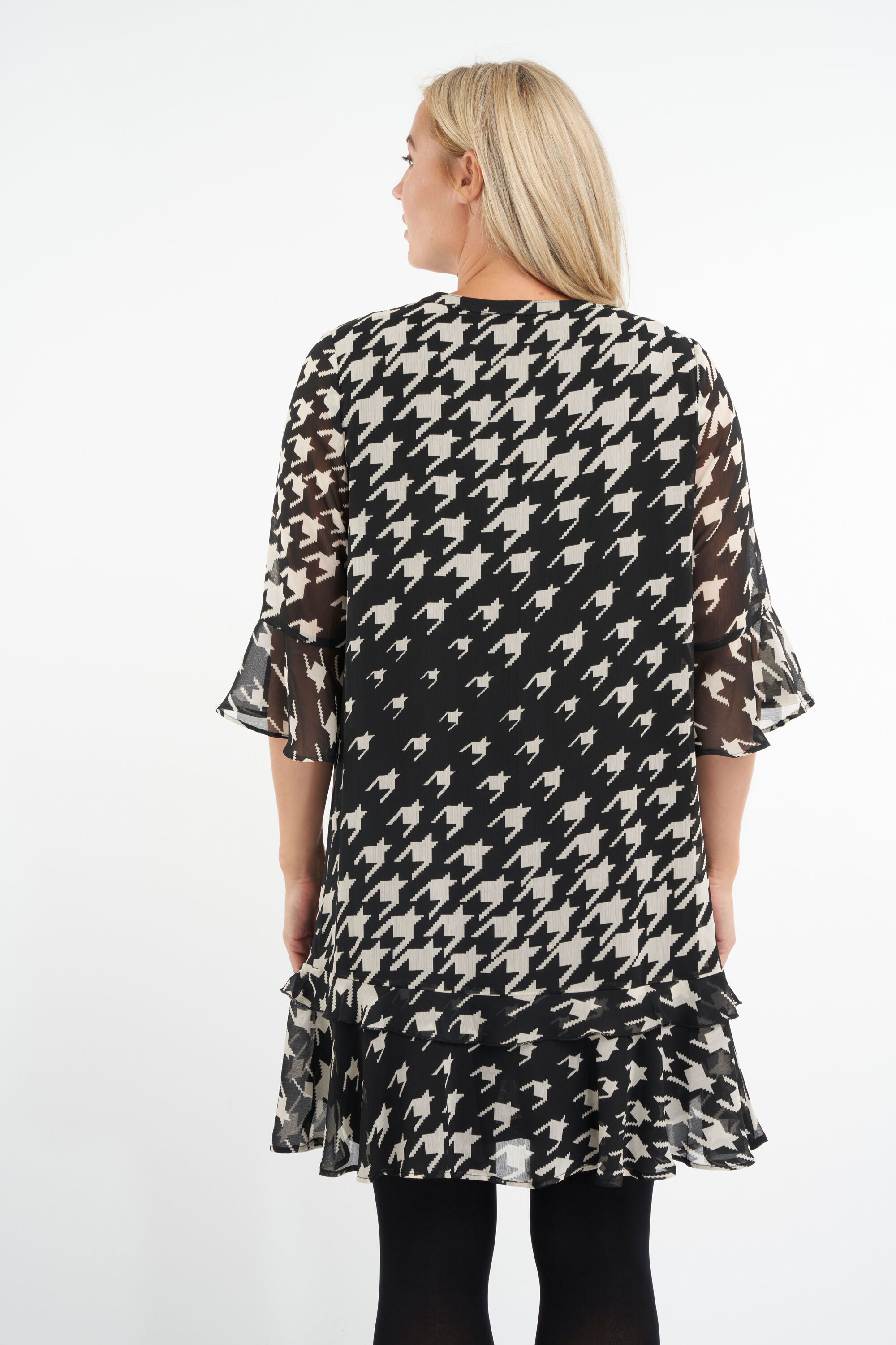 Vestido con flecos y estampado  image number 3