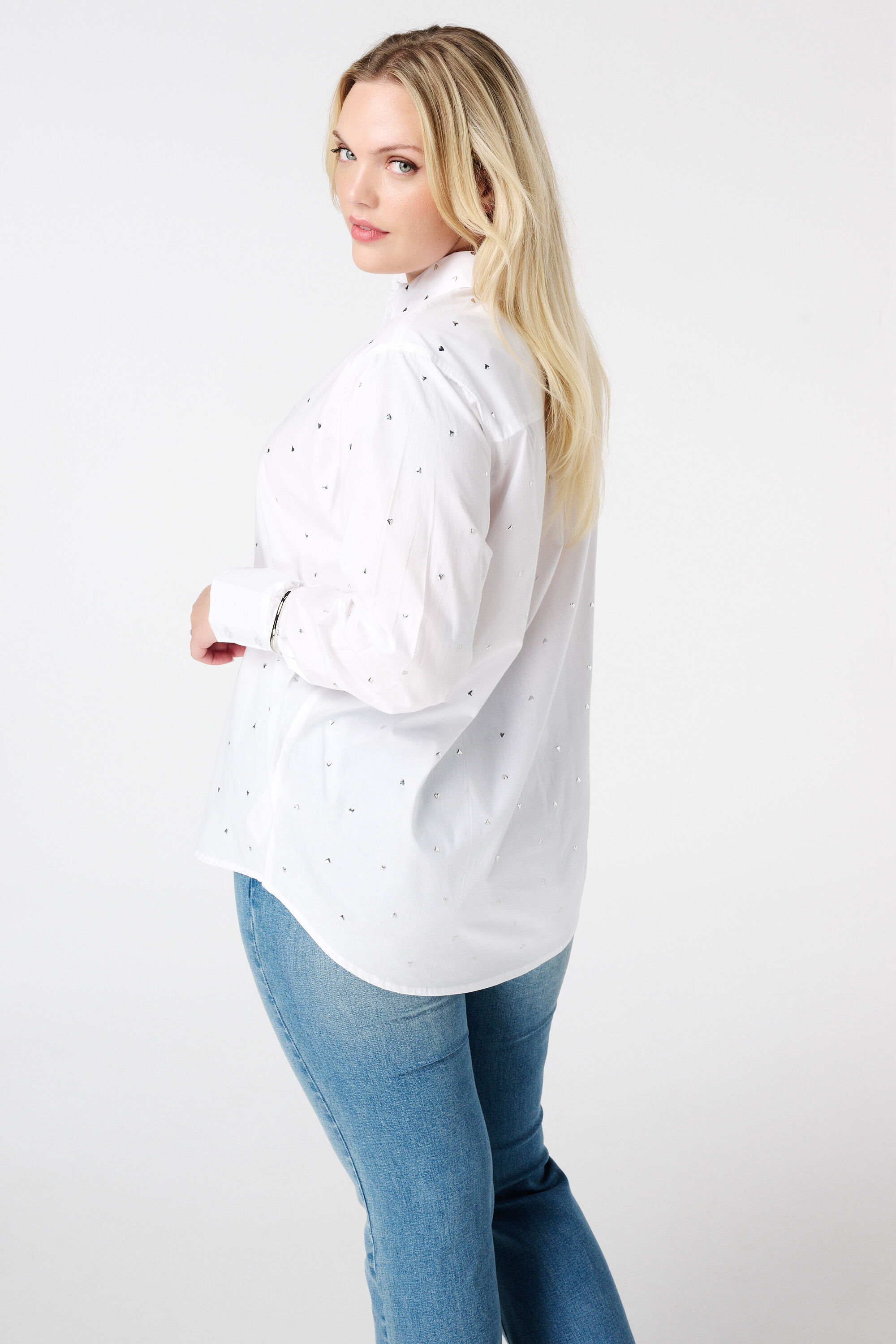 Blusa con tachuelas image number 3